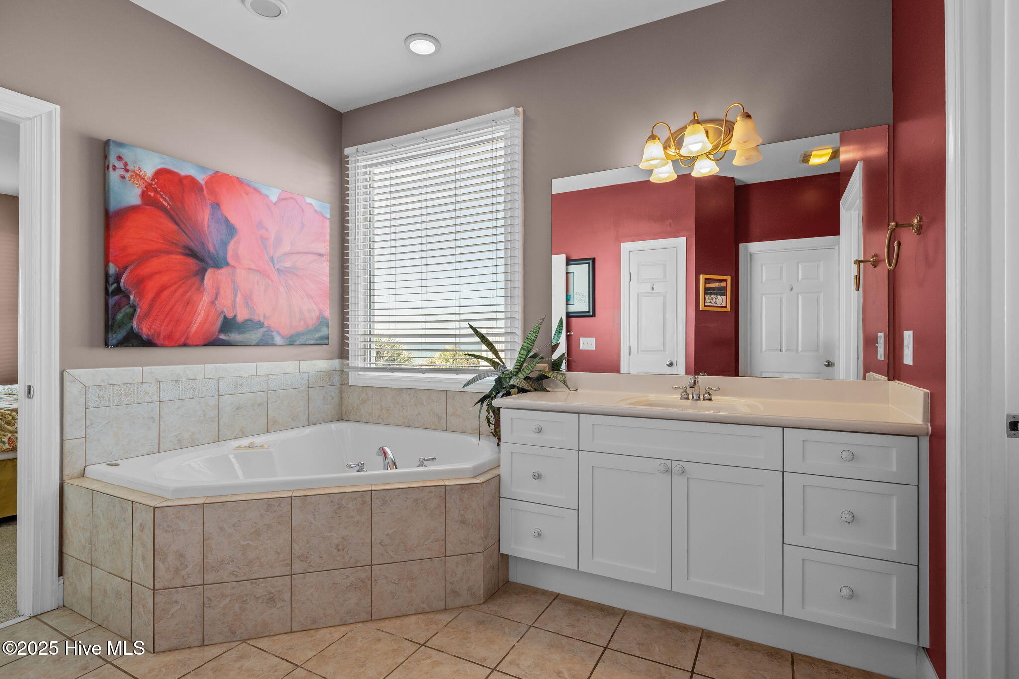 100531383 | Photo 28