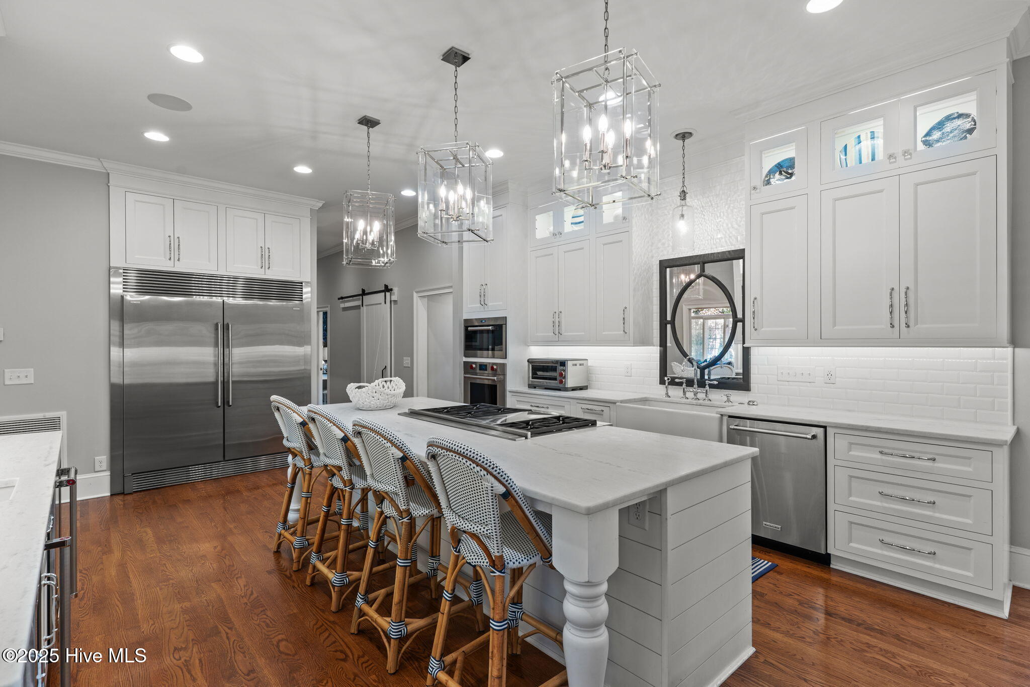 100537269 | Photo 33