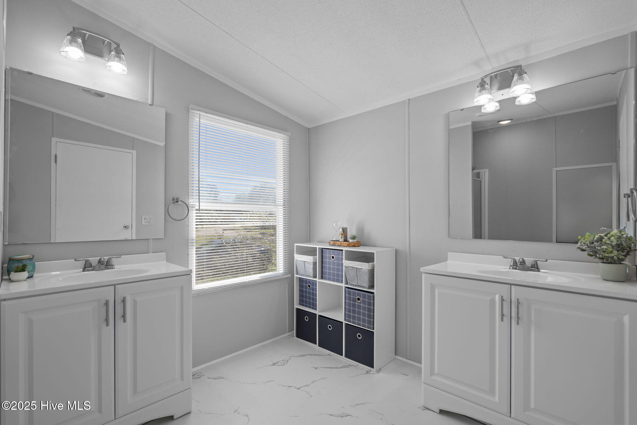 100536867 | Photo 24