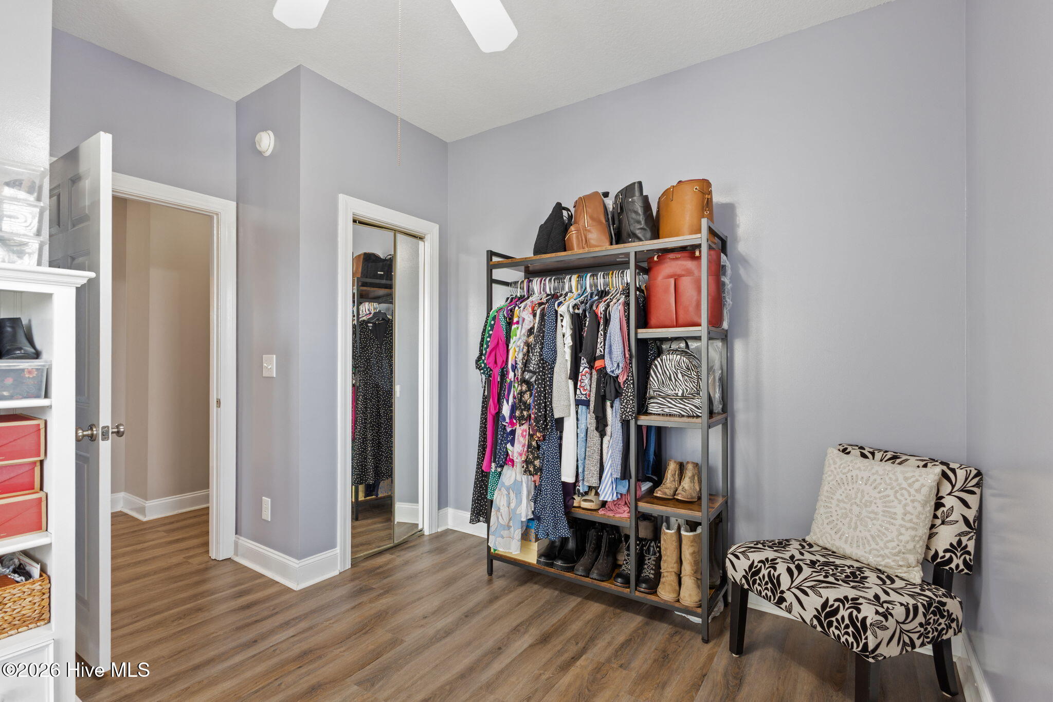 100563180 | Photo 33