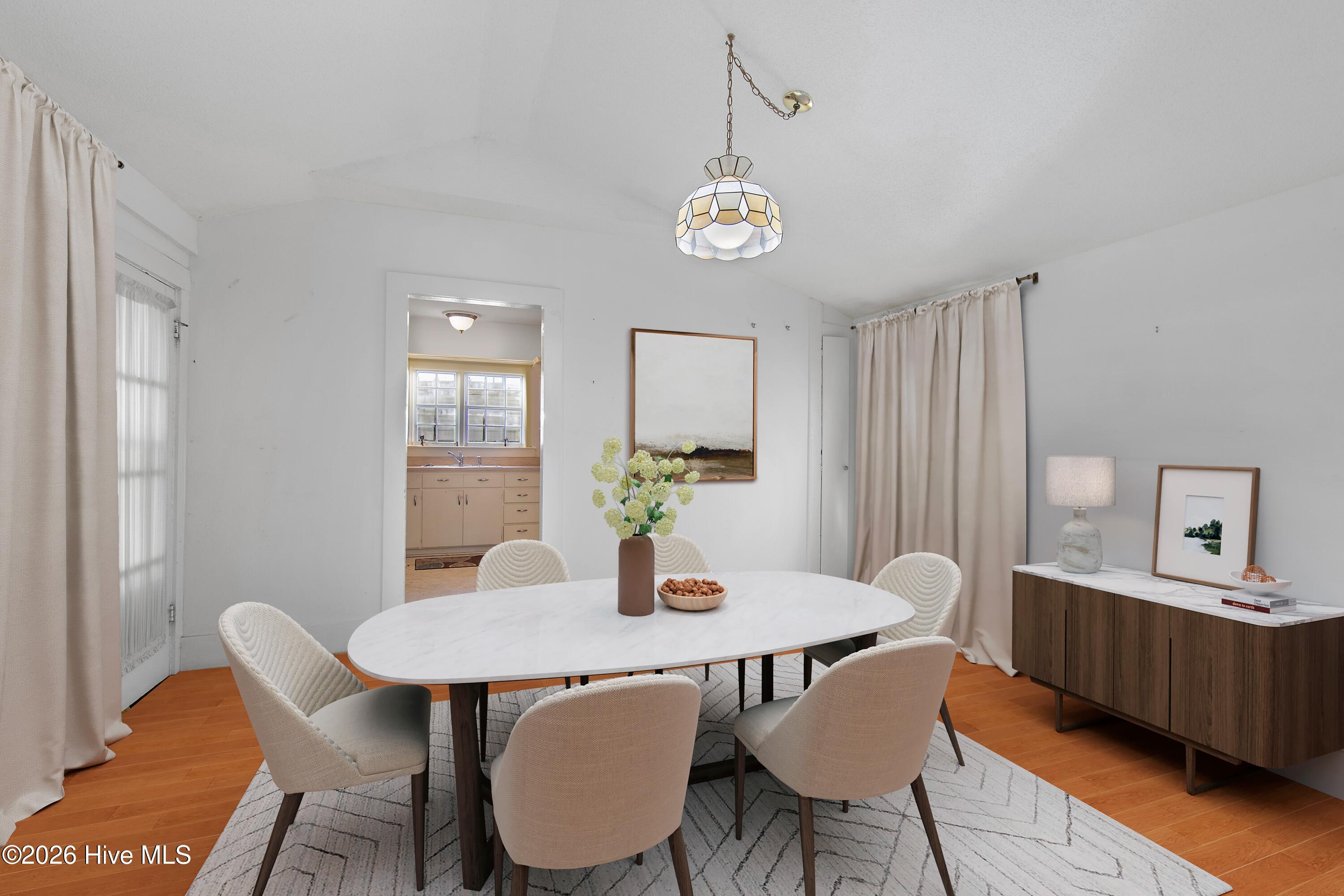 100566206 | Photo 33