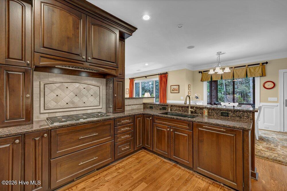 100557669 | Photo 17