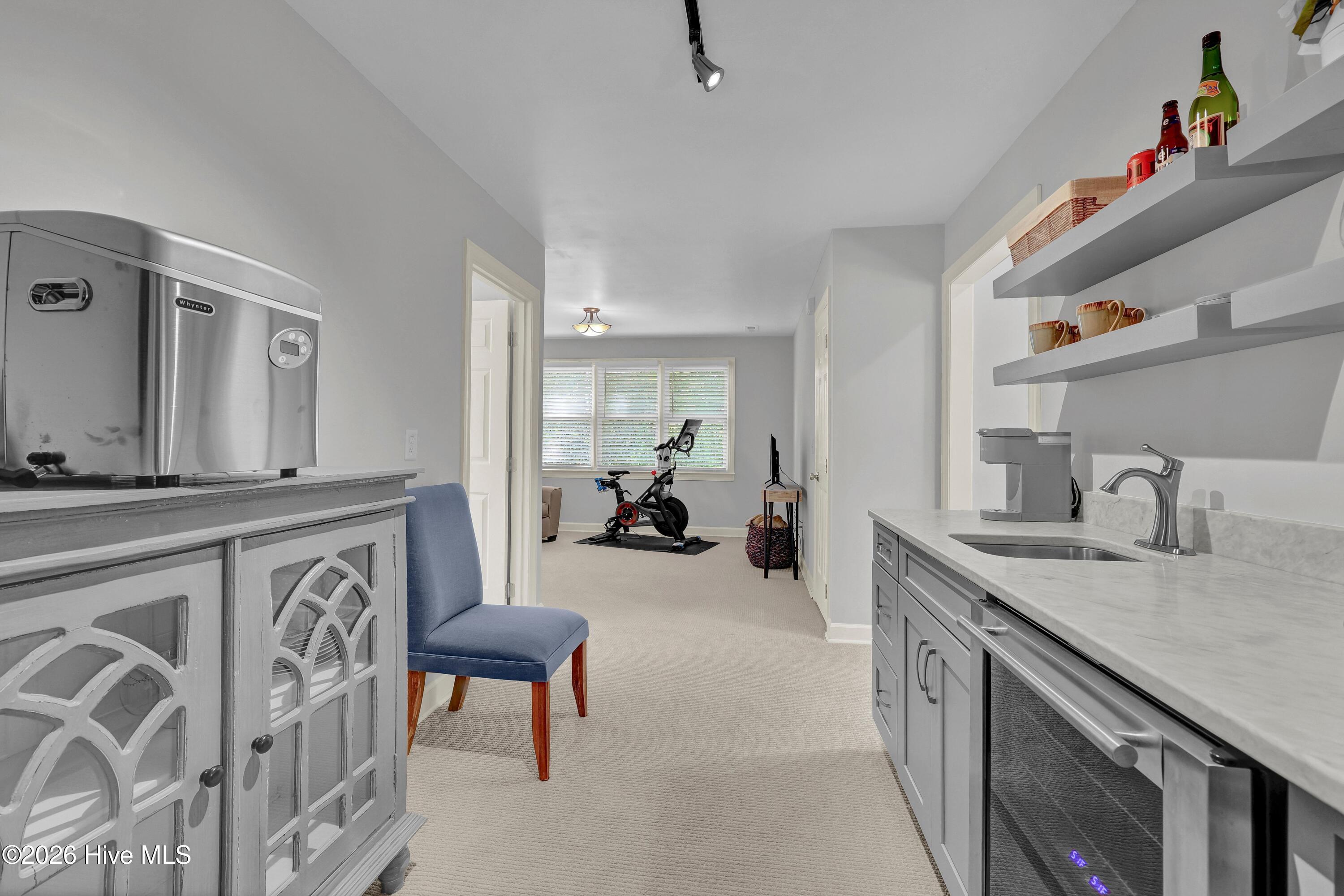 100566013 | Photo 33