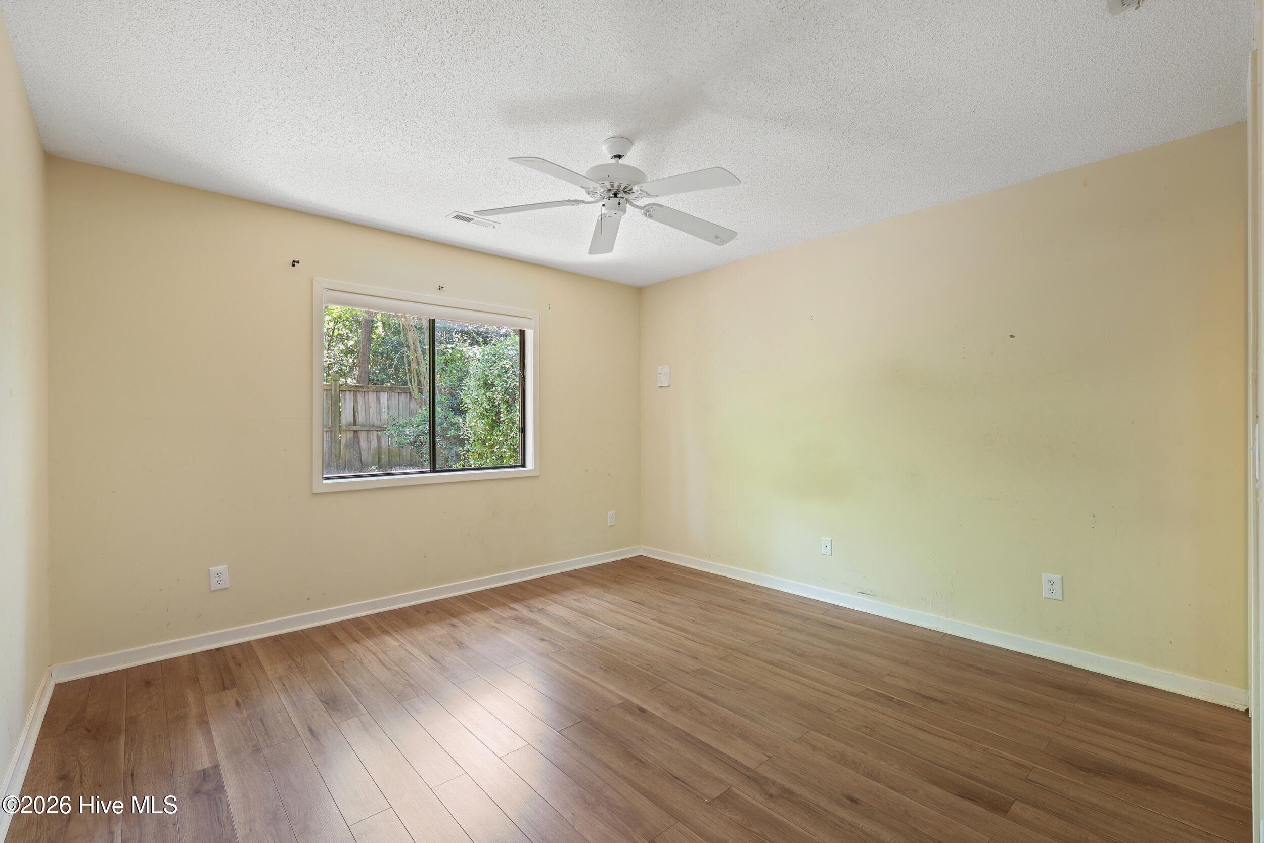 100569768 | Photo 27