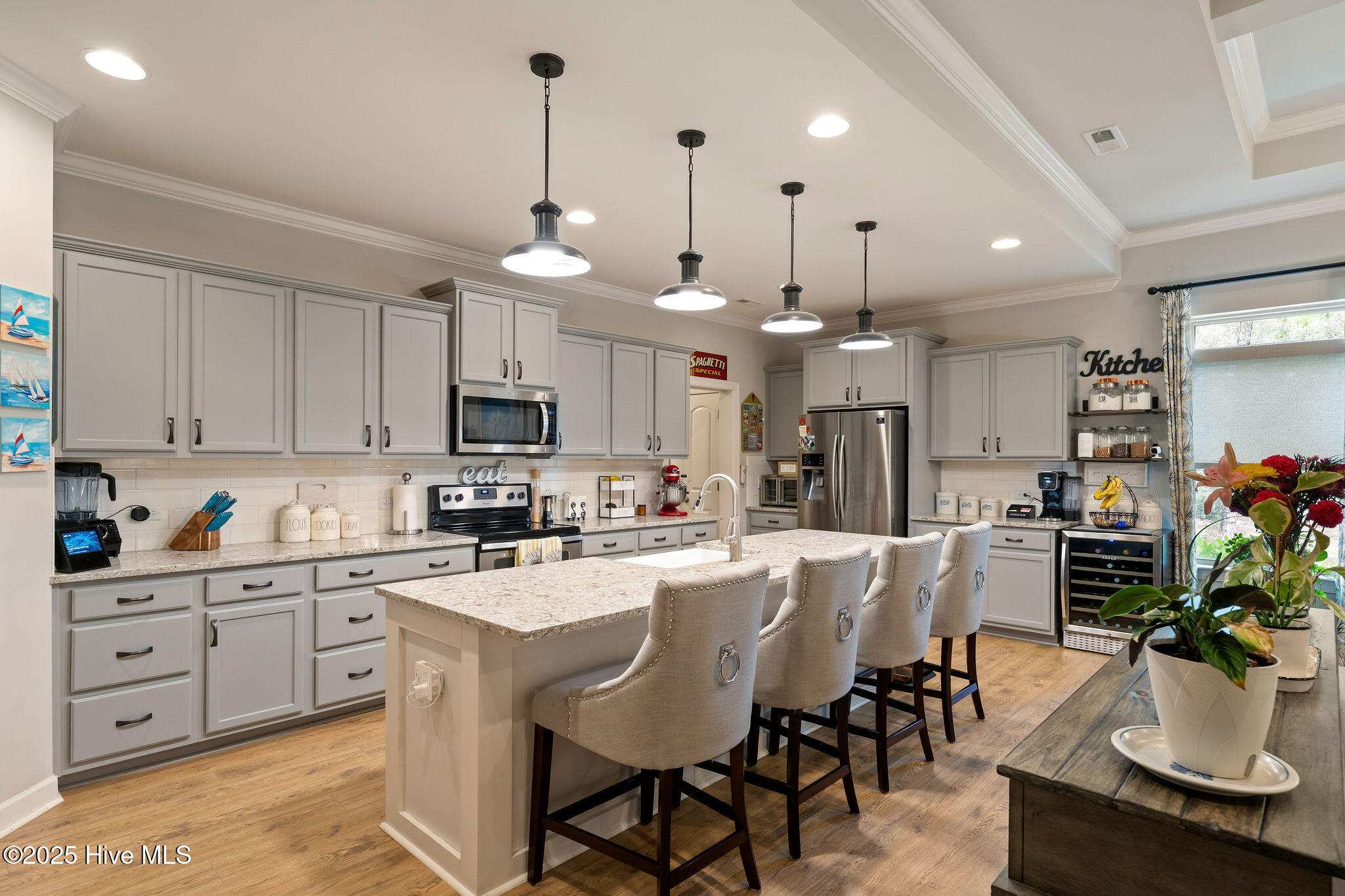 100529341 | Photo 19