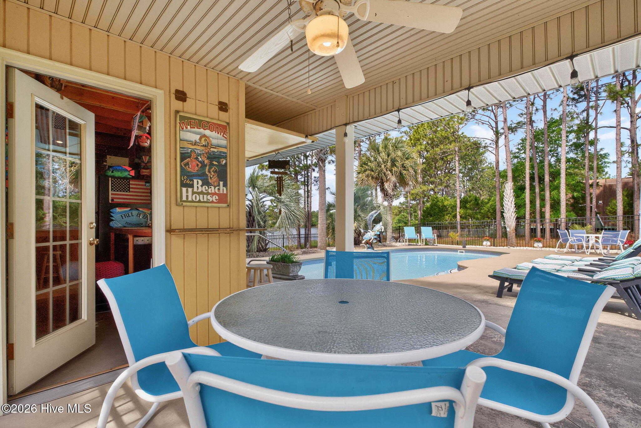 100569405 | Photo 46