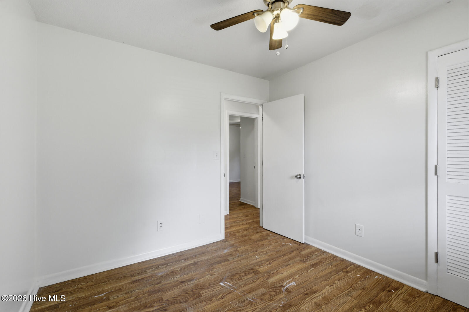 100566128 | Photo 19