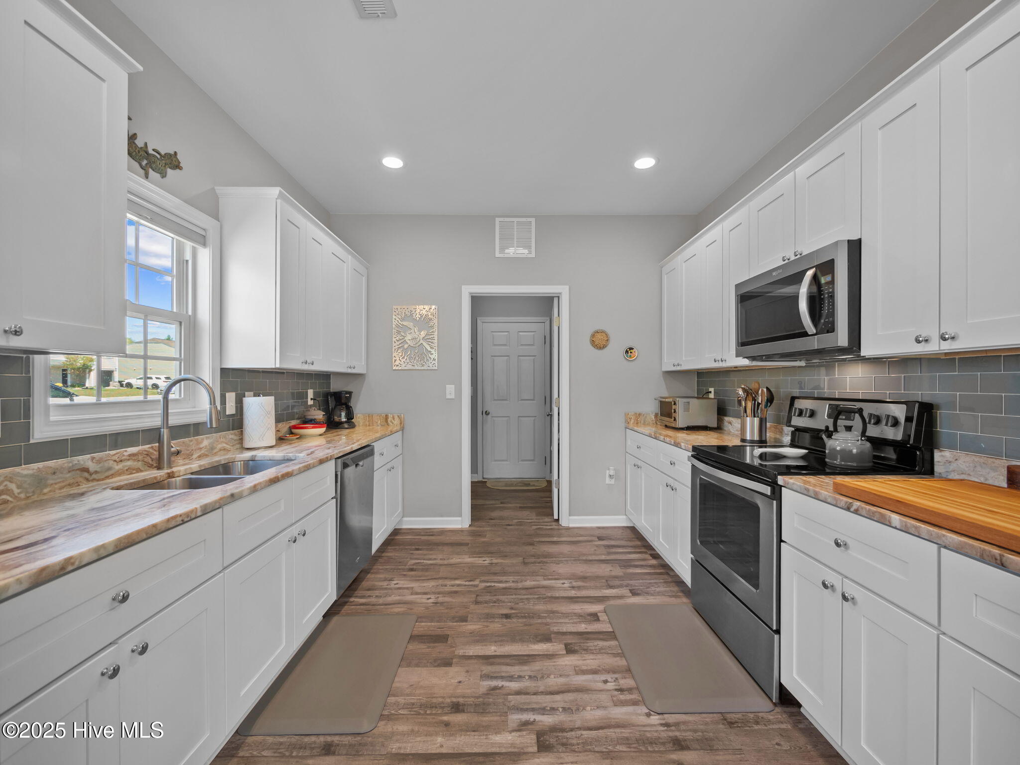 100547361 | Photo 14