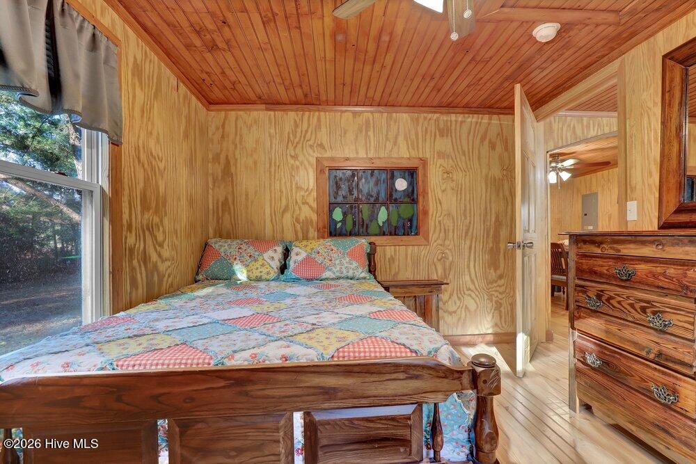 100560475 | Photo 19