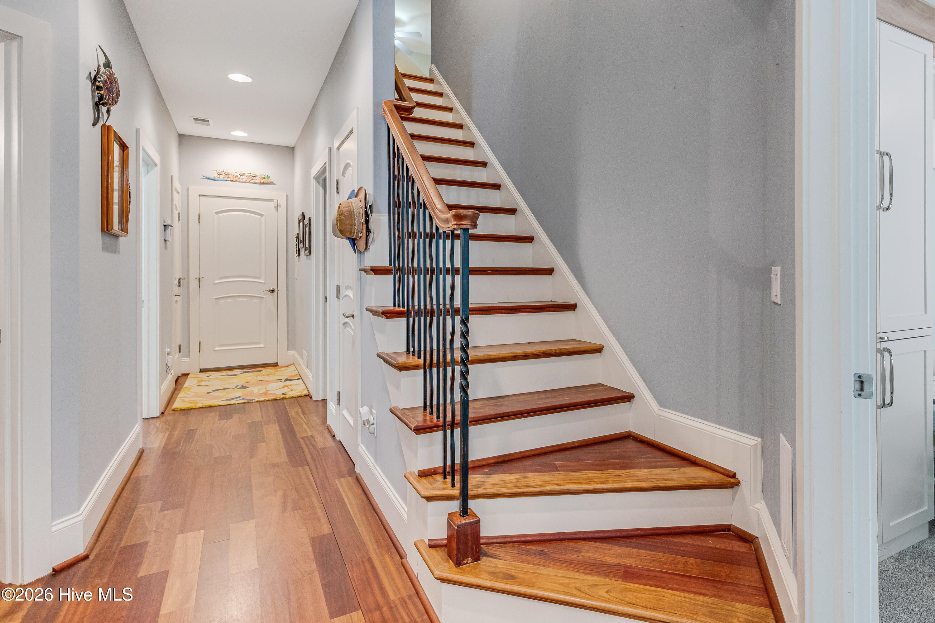 100570031 | Photo 46