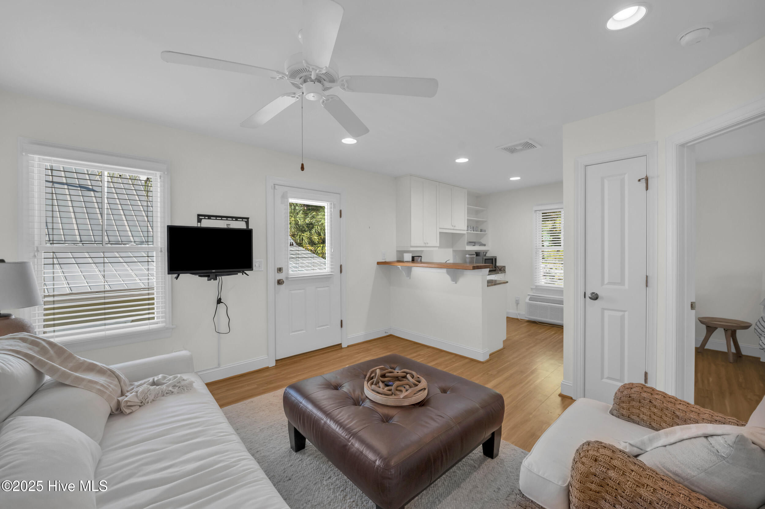 100532568 | Photo 36