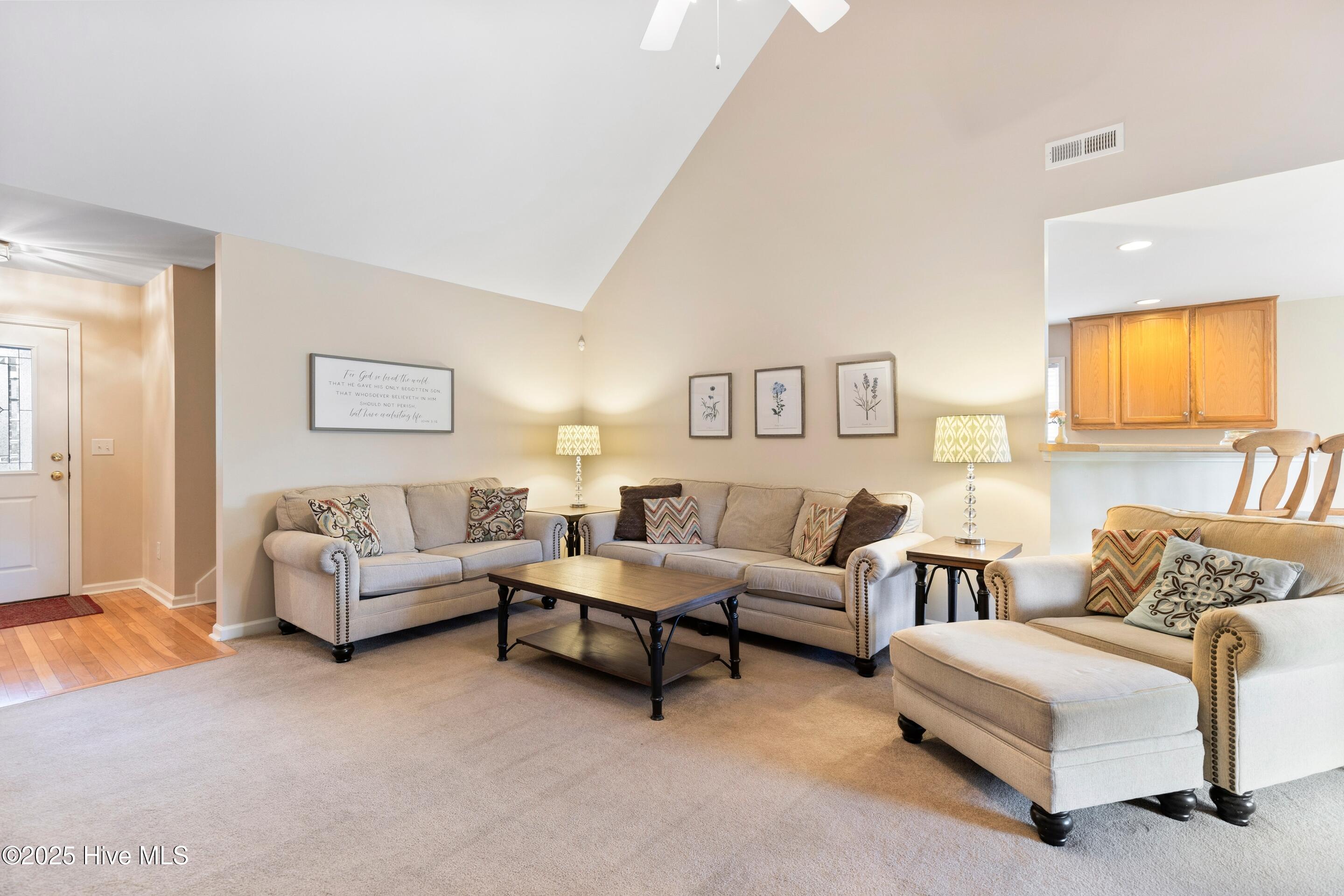 100519382 | Photo 11