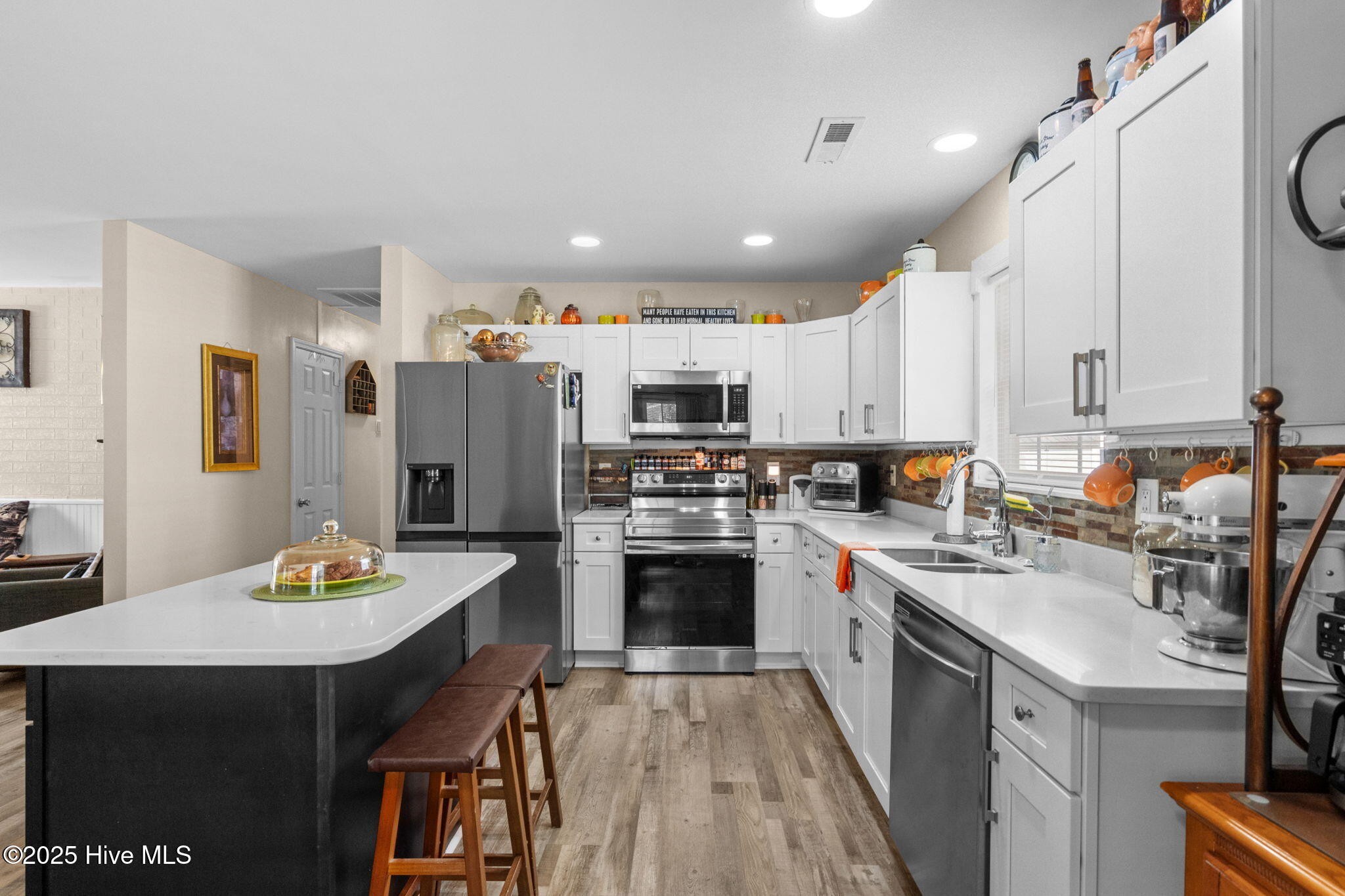 100526973 | Photo 18