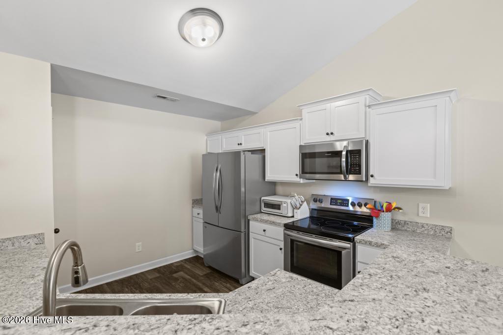 100567312 | Photo 15