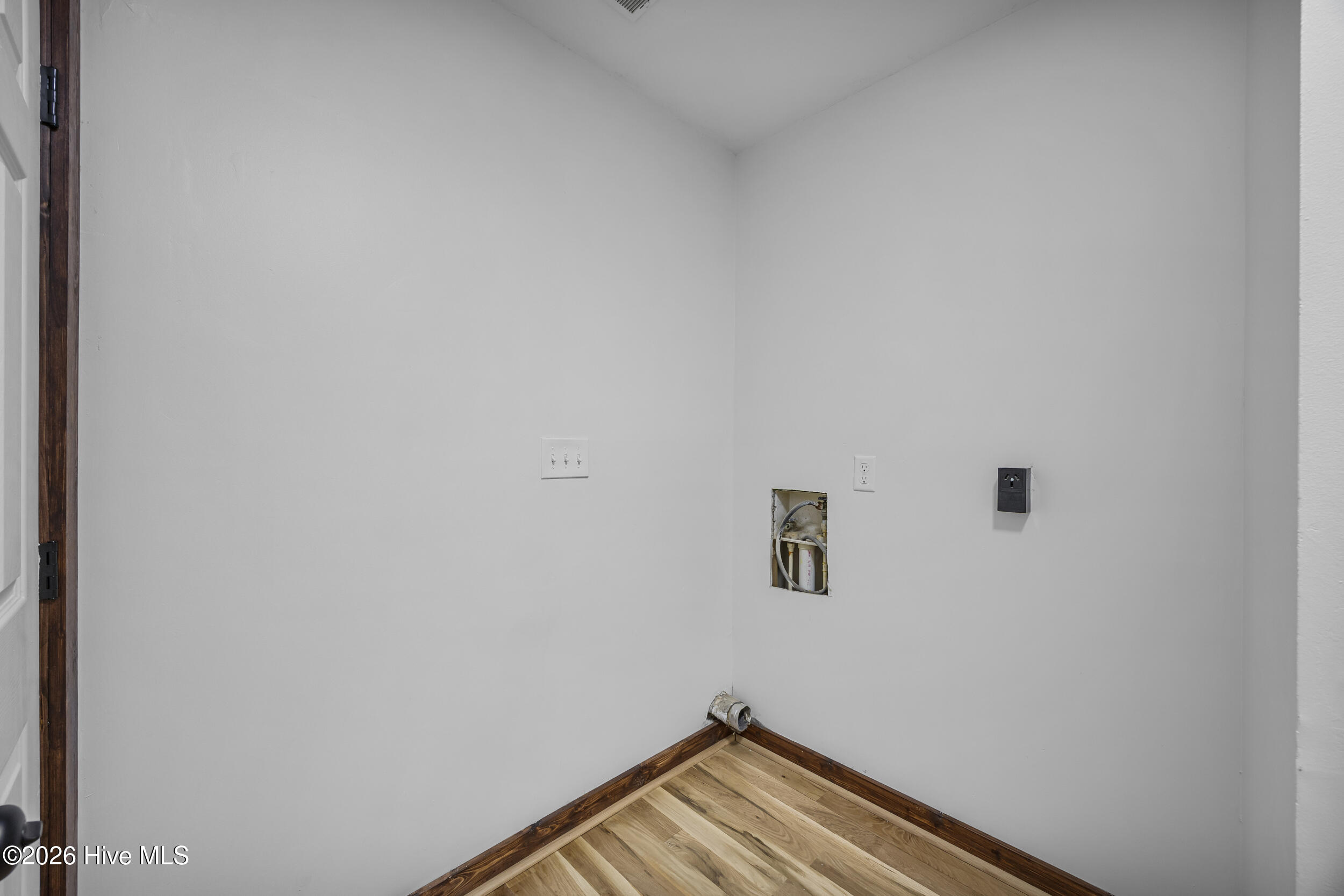 100568945 | Photo 25