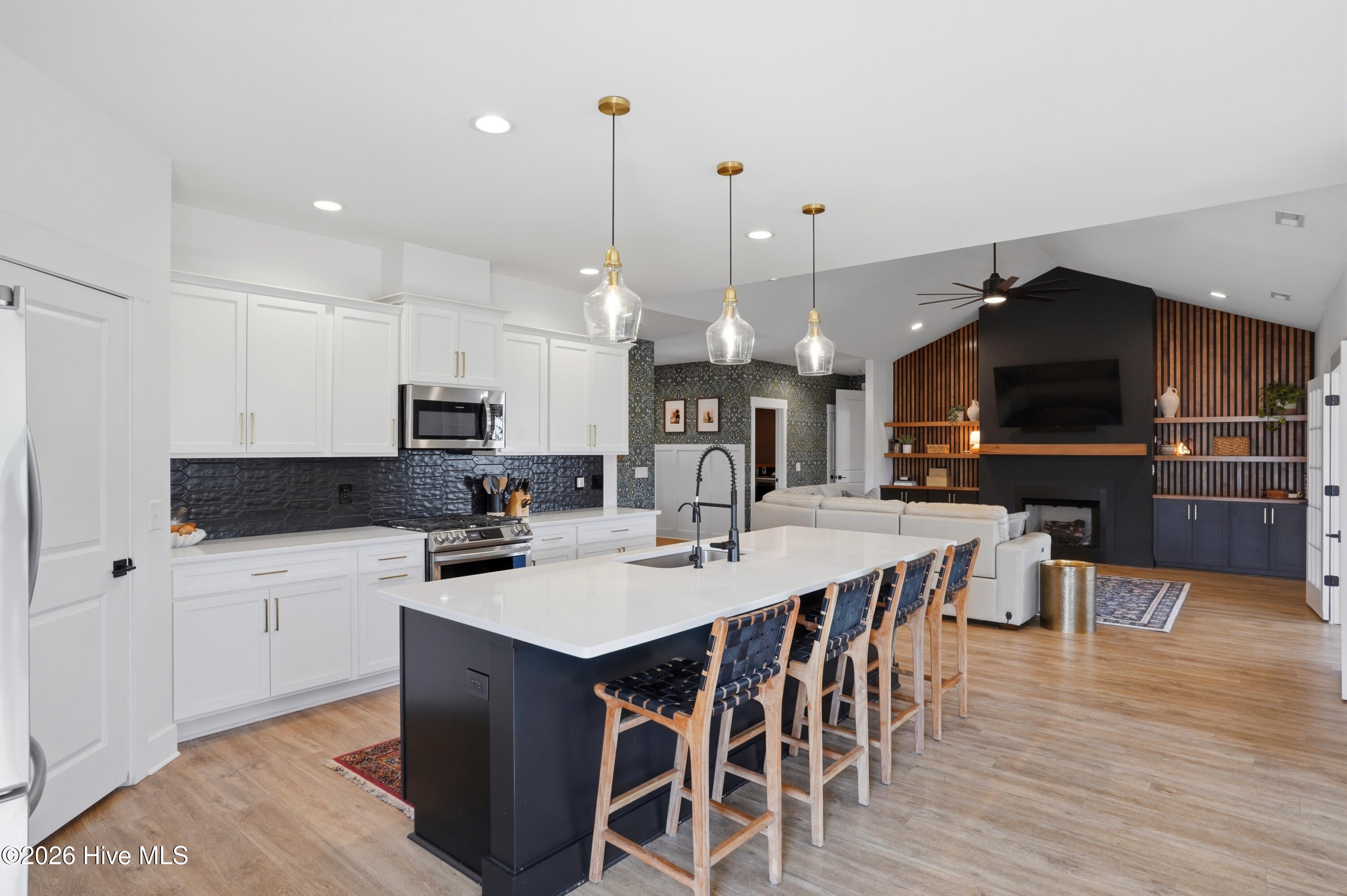 100561504 | Photo 14