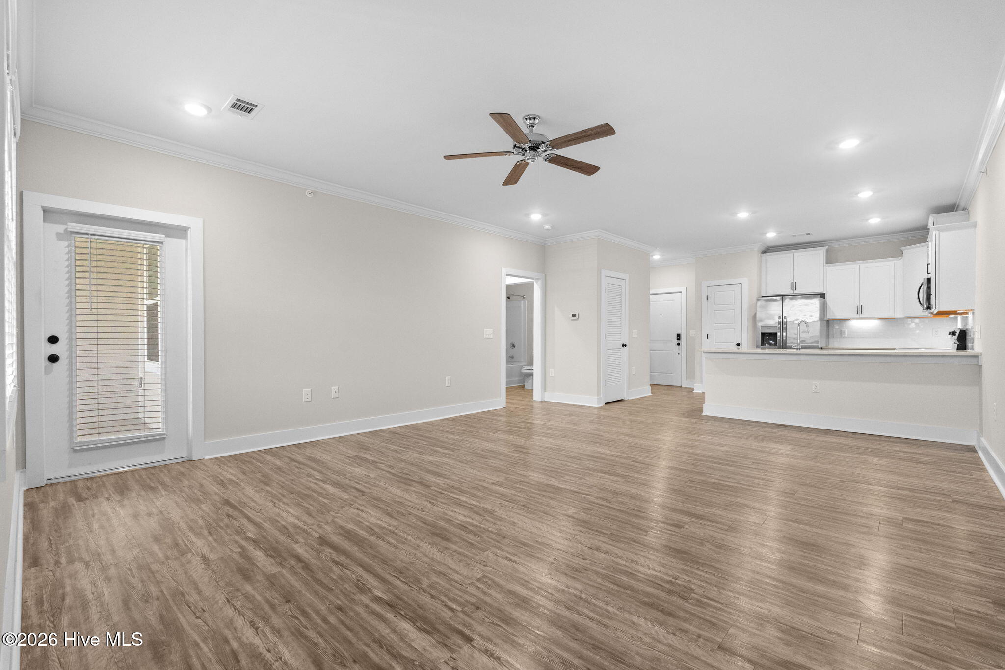 100566084 | Photo 10