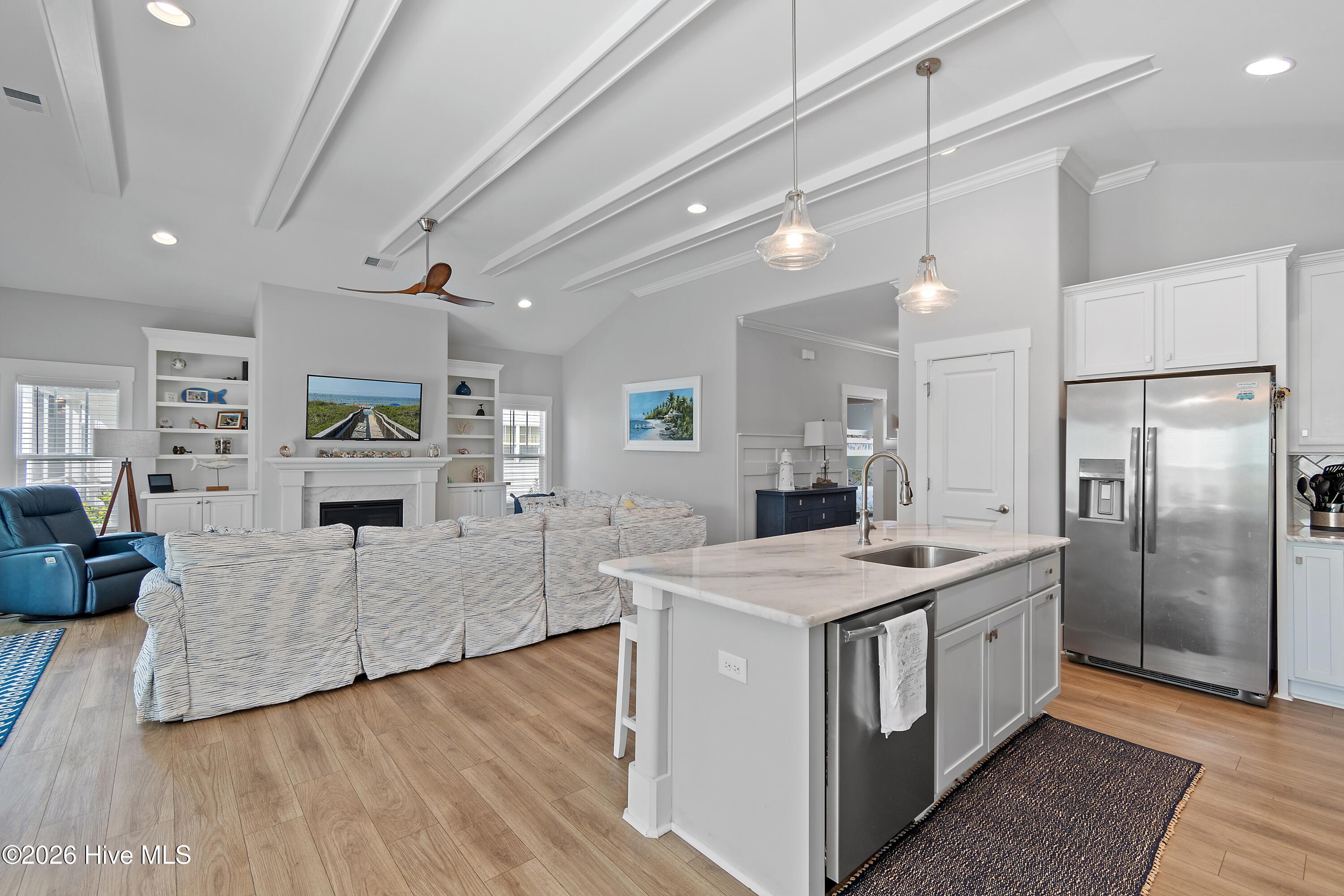 100566064 | Photo 14