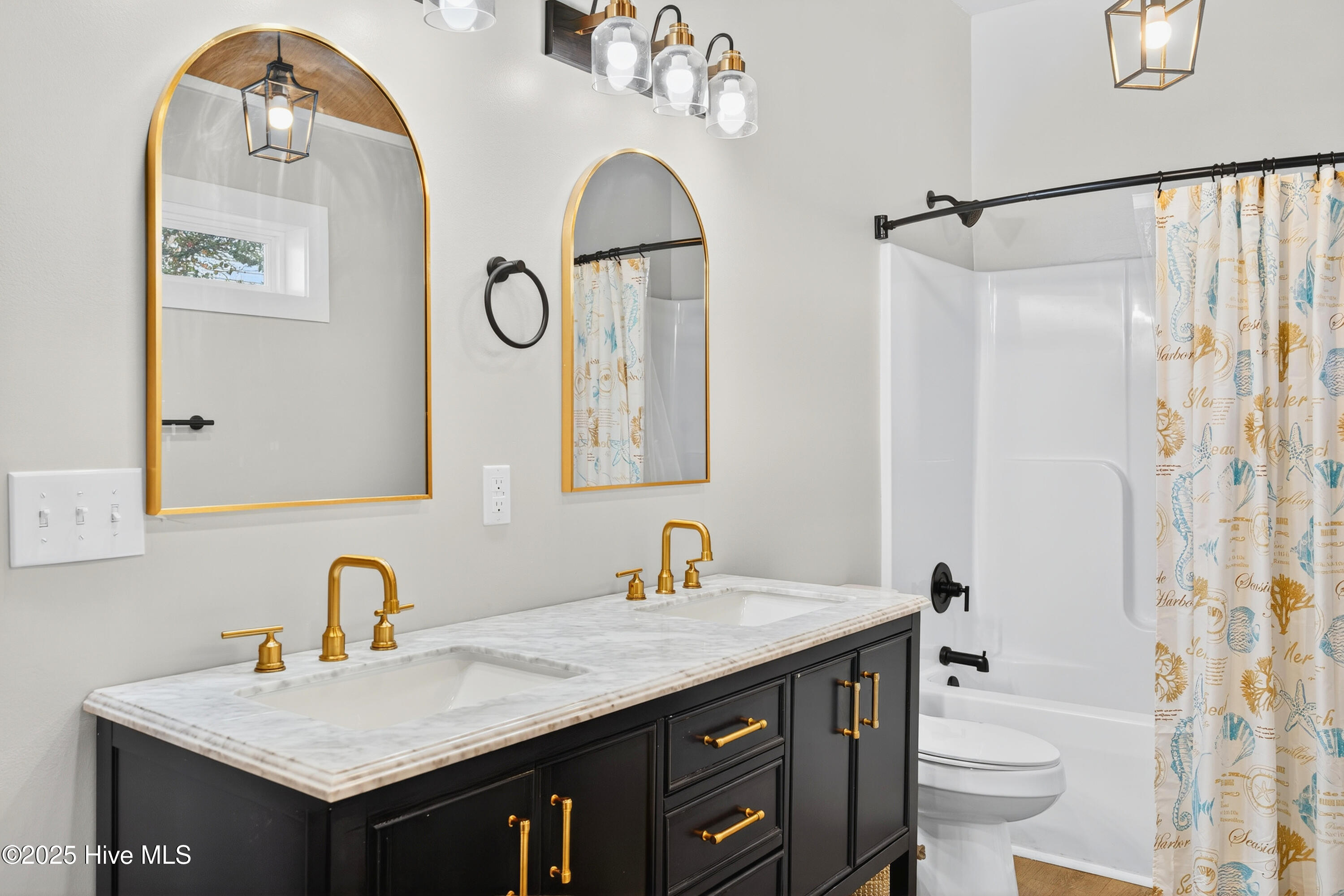 100537887 | Photo 26