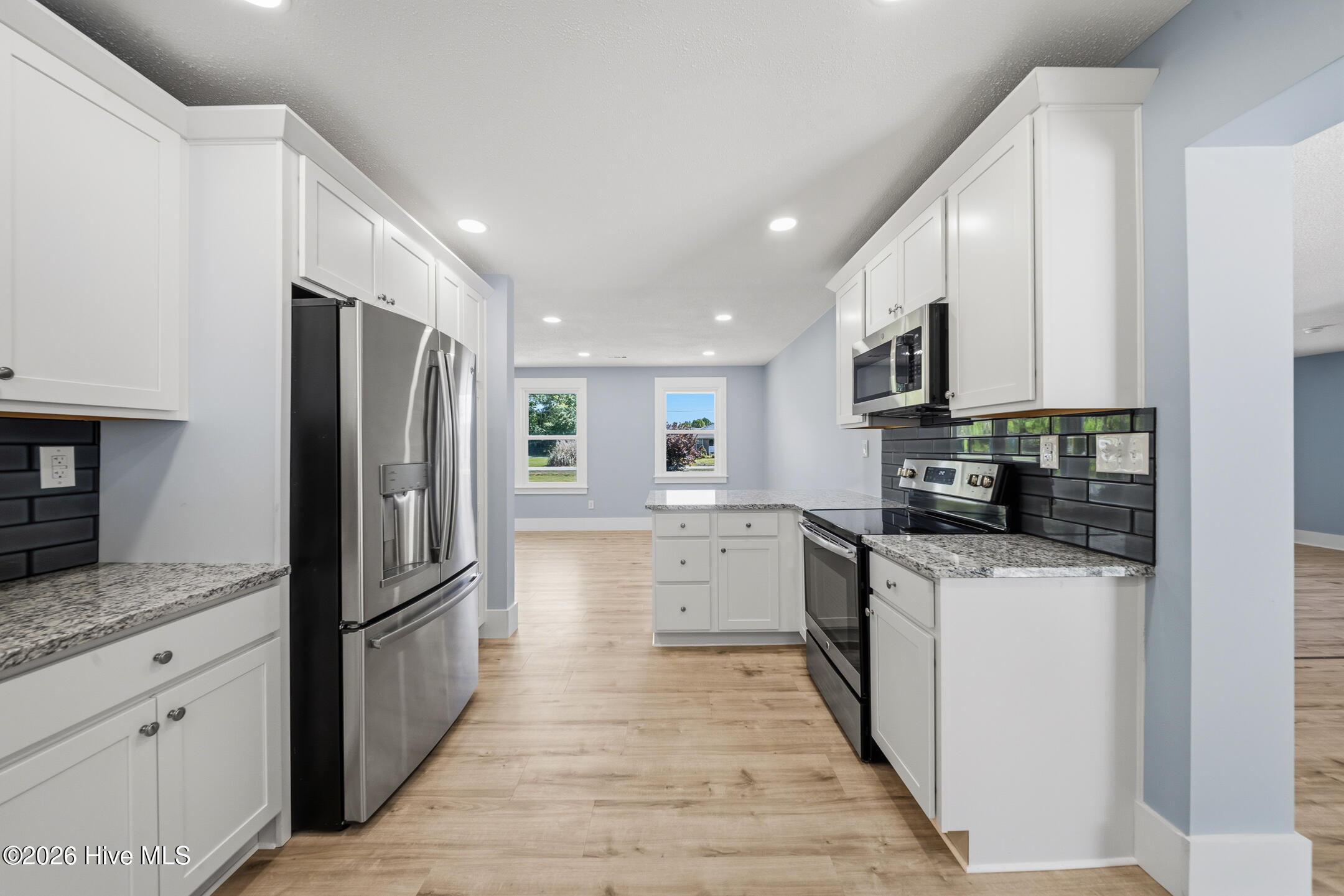 100570664 | Photo 17