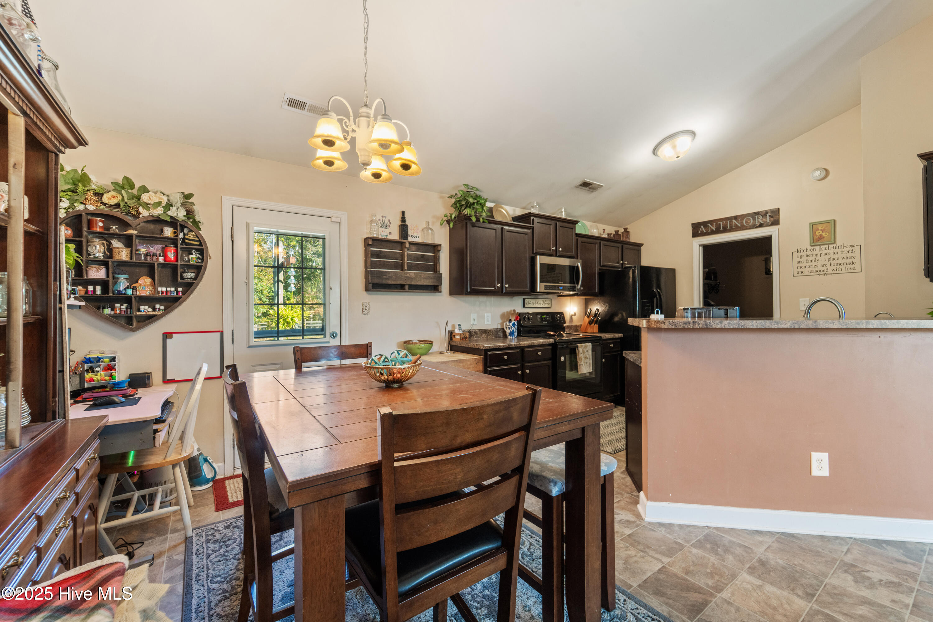 100542188 | Photo 20