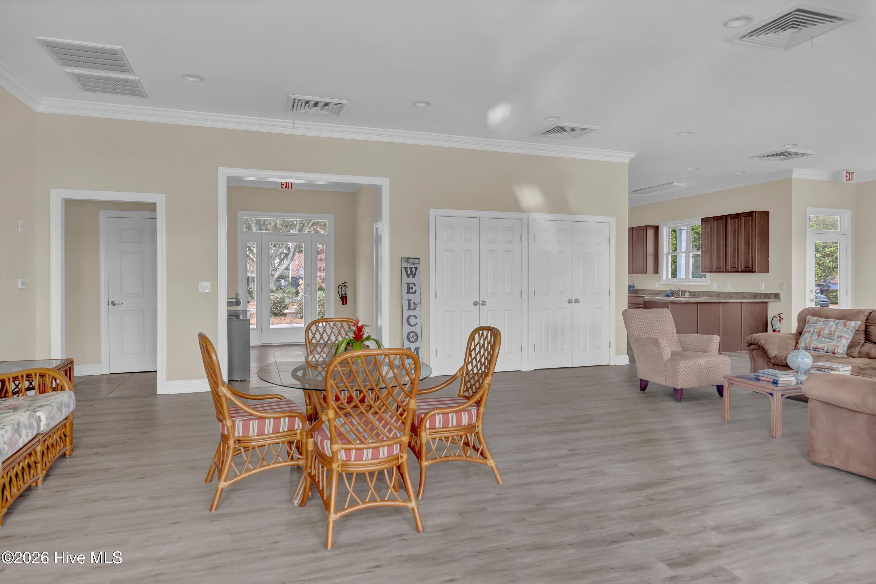 100557951 | Photo 35