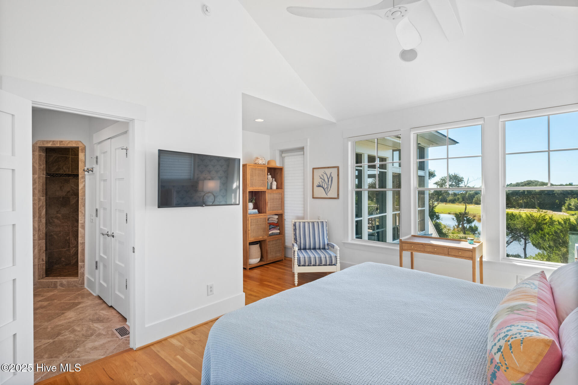 100540295 | Photo 22