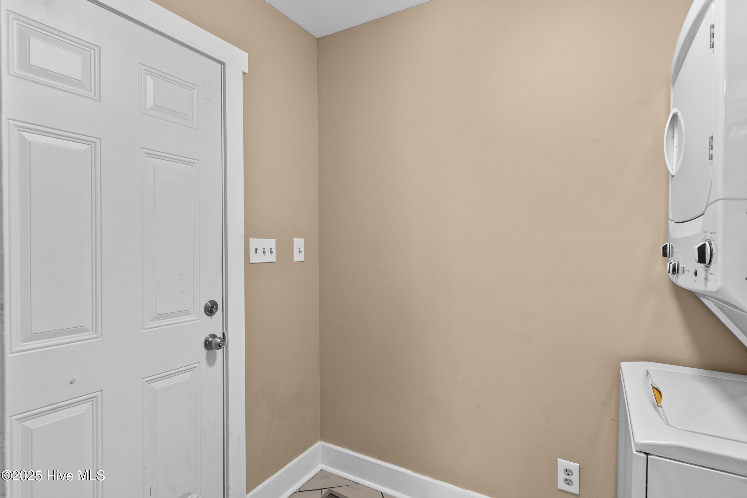 100504215 | Photo 19