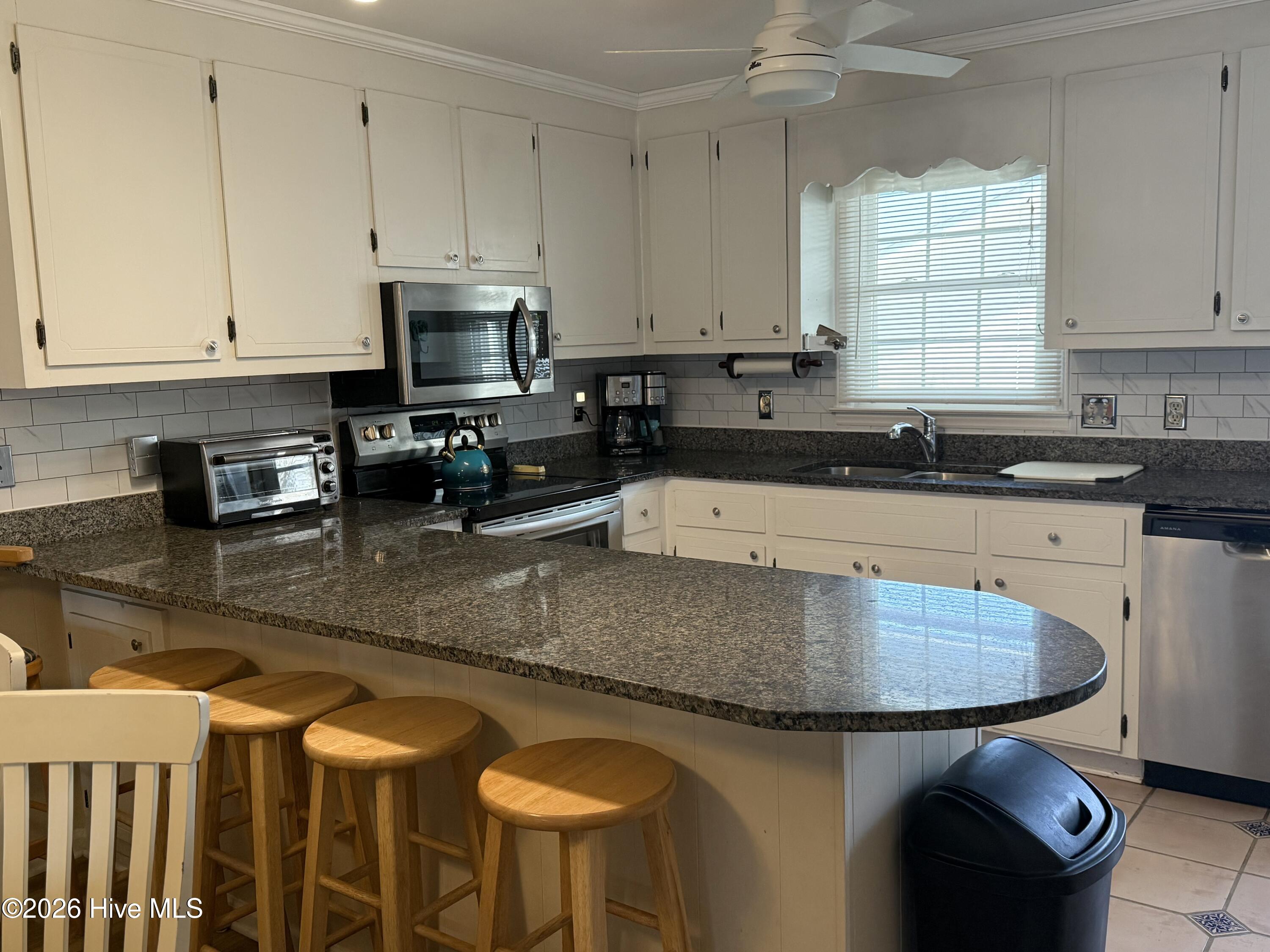 100537685 | Photo 12