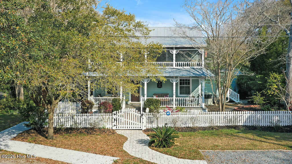 Undisclosed Address, Southport, NC, 28461
