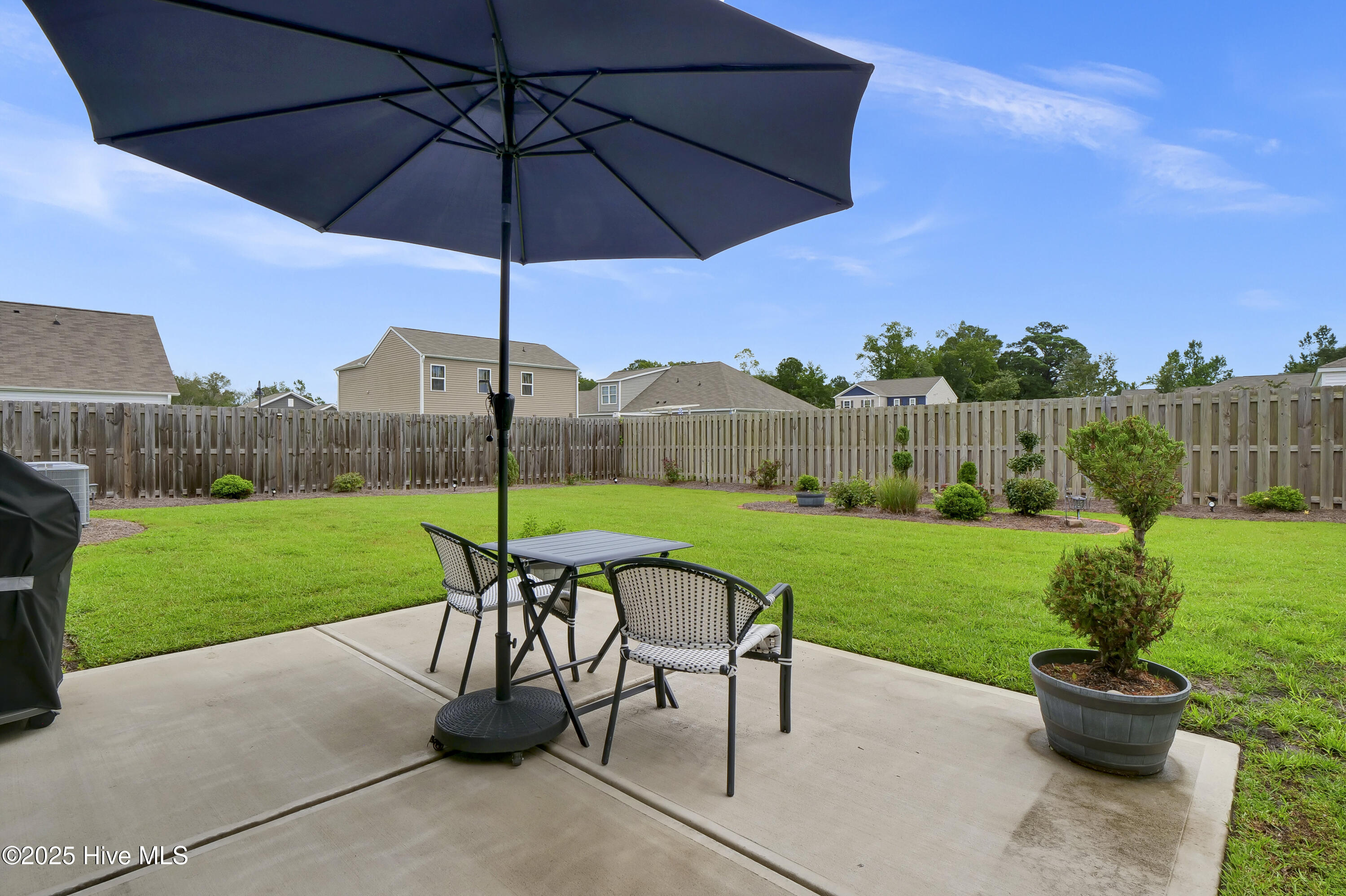 100525000 | Photo 24