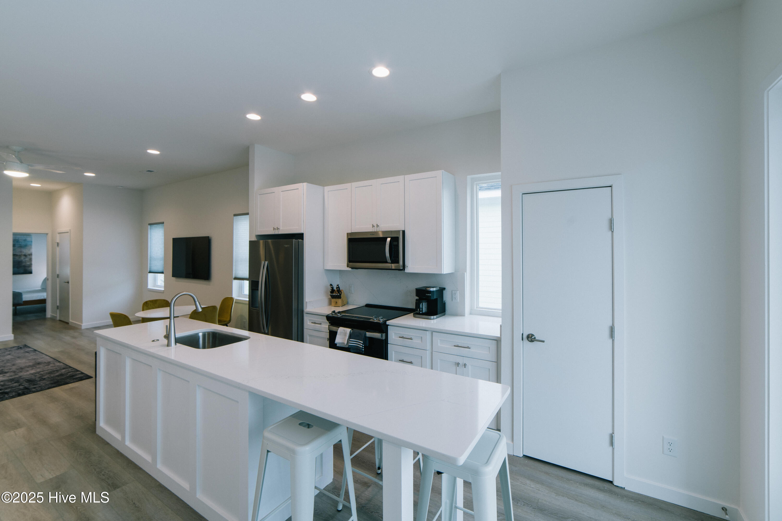 100541058 | Photo 18