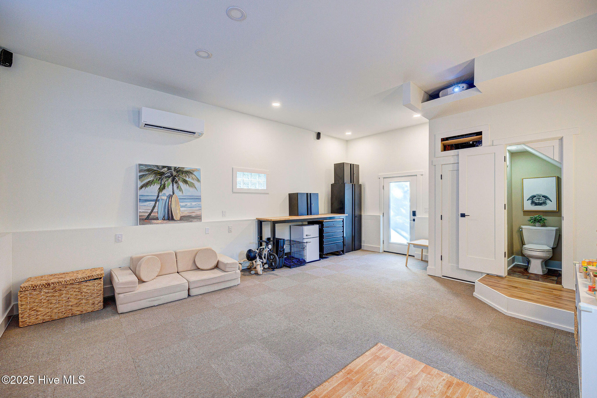 100534059 | Photo 44