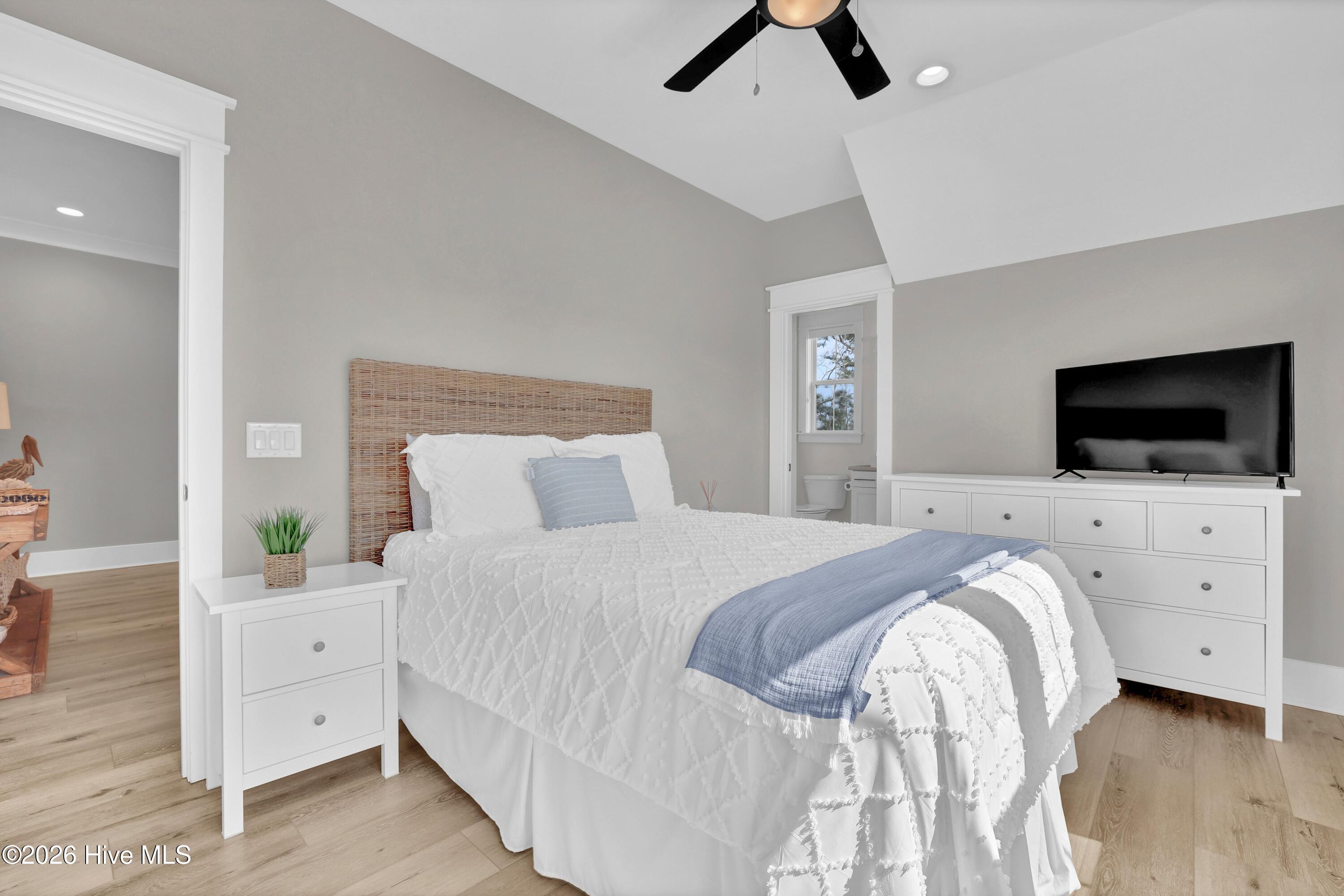 100564139 | Photo 32