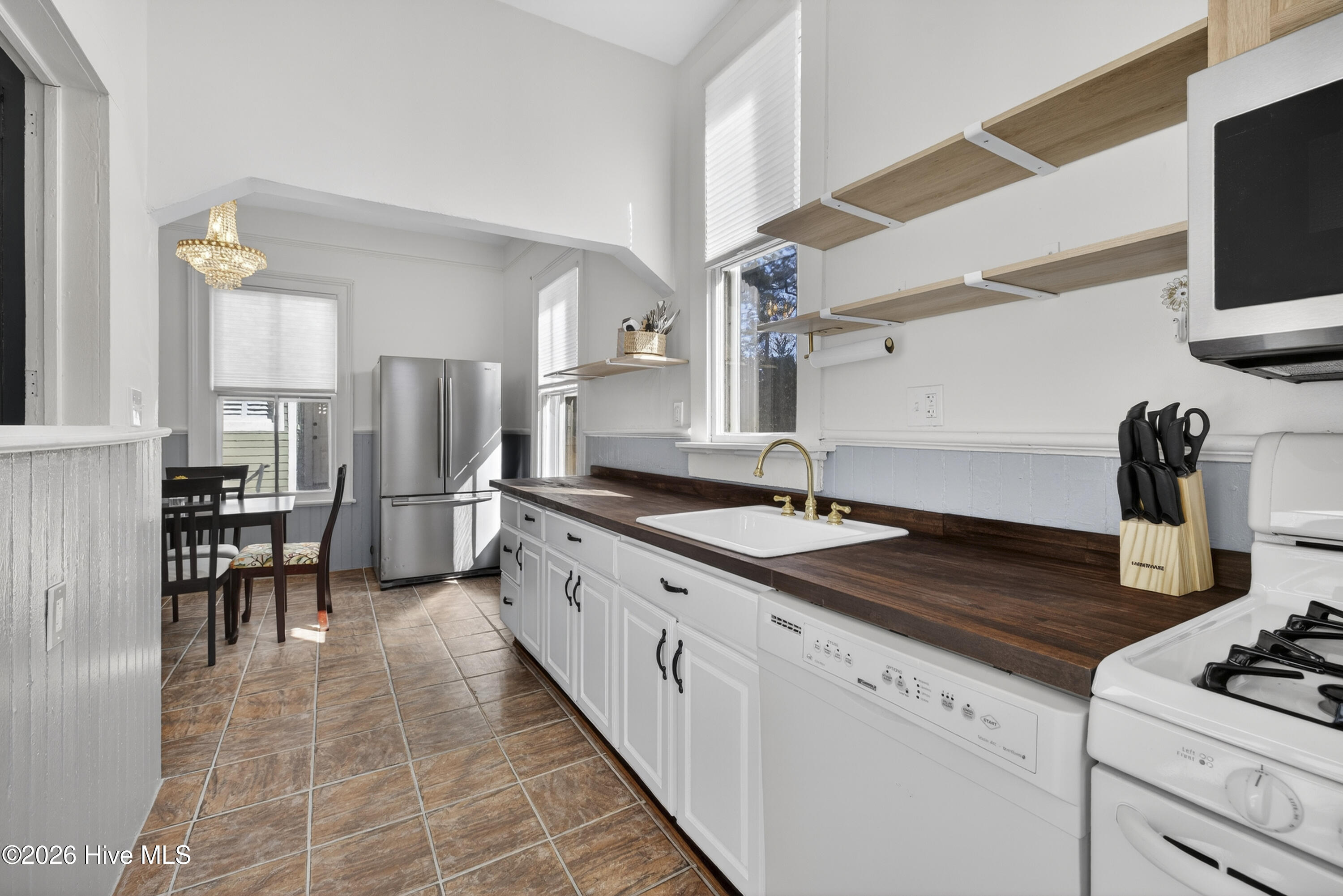 100555713 | Photo 15