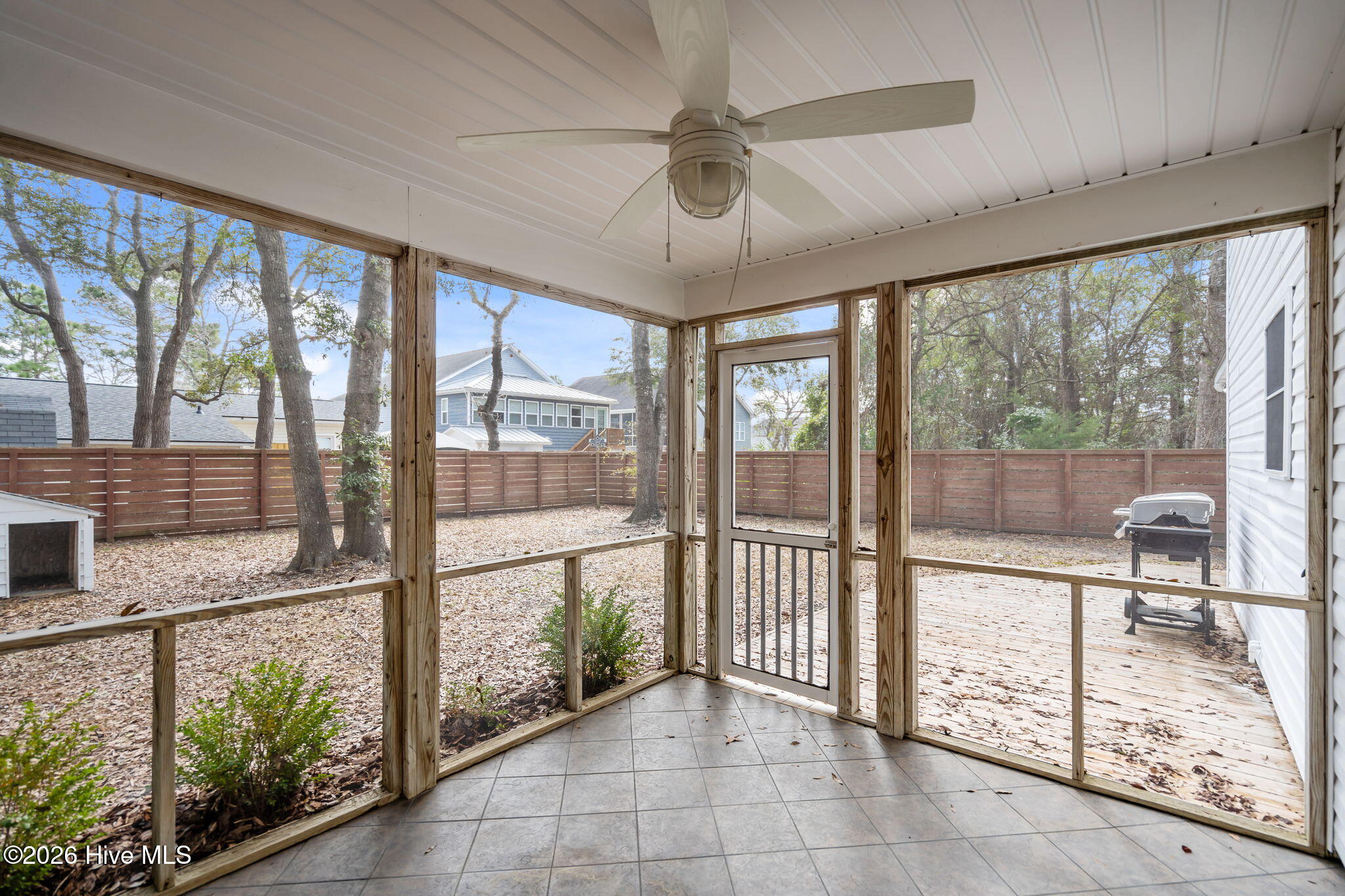 100558103 | Photo 37