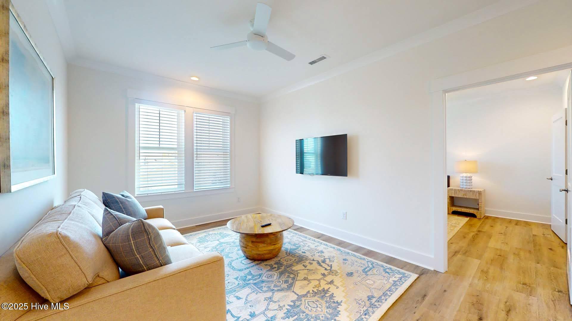 100560716 | Photo 42