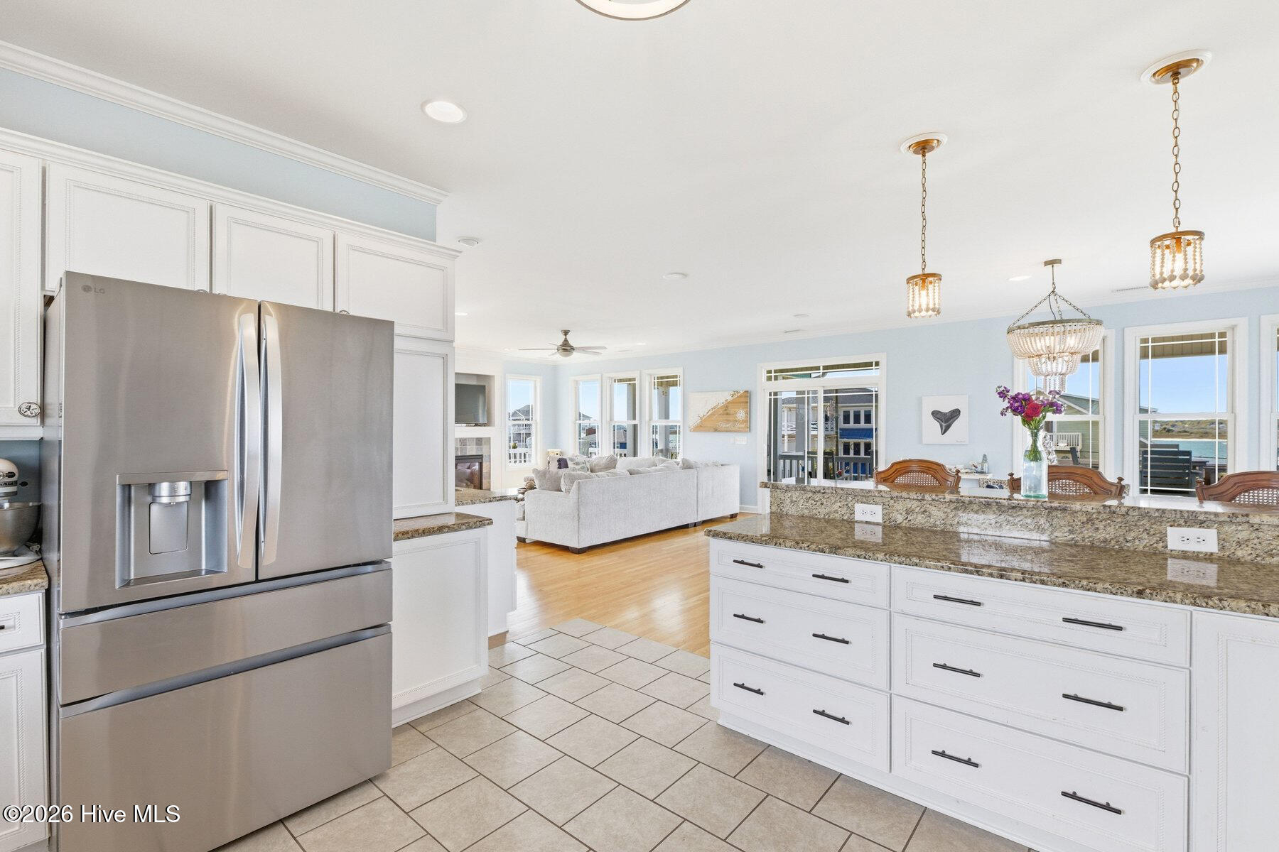 100566384 | Photo 18