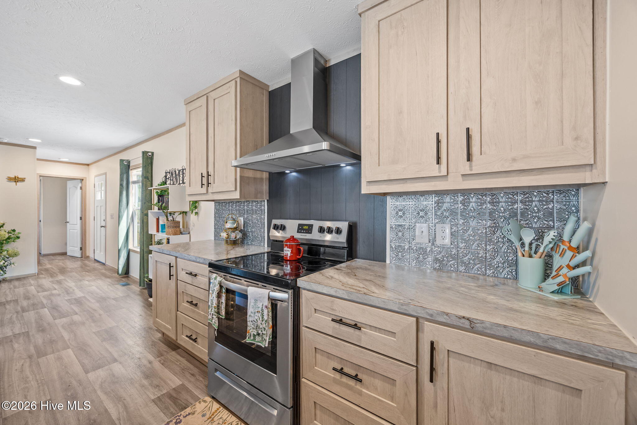 100558826 | Photo 10