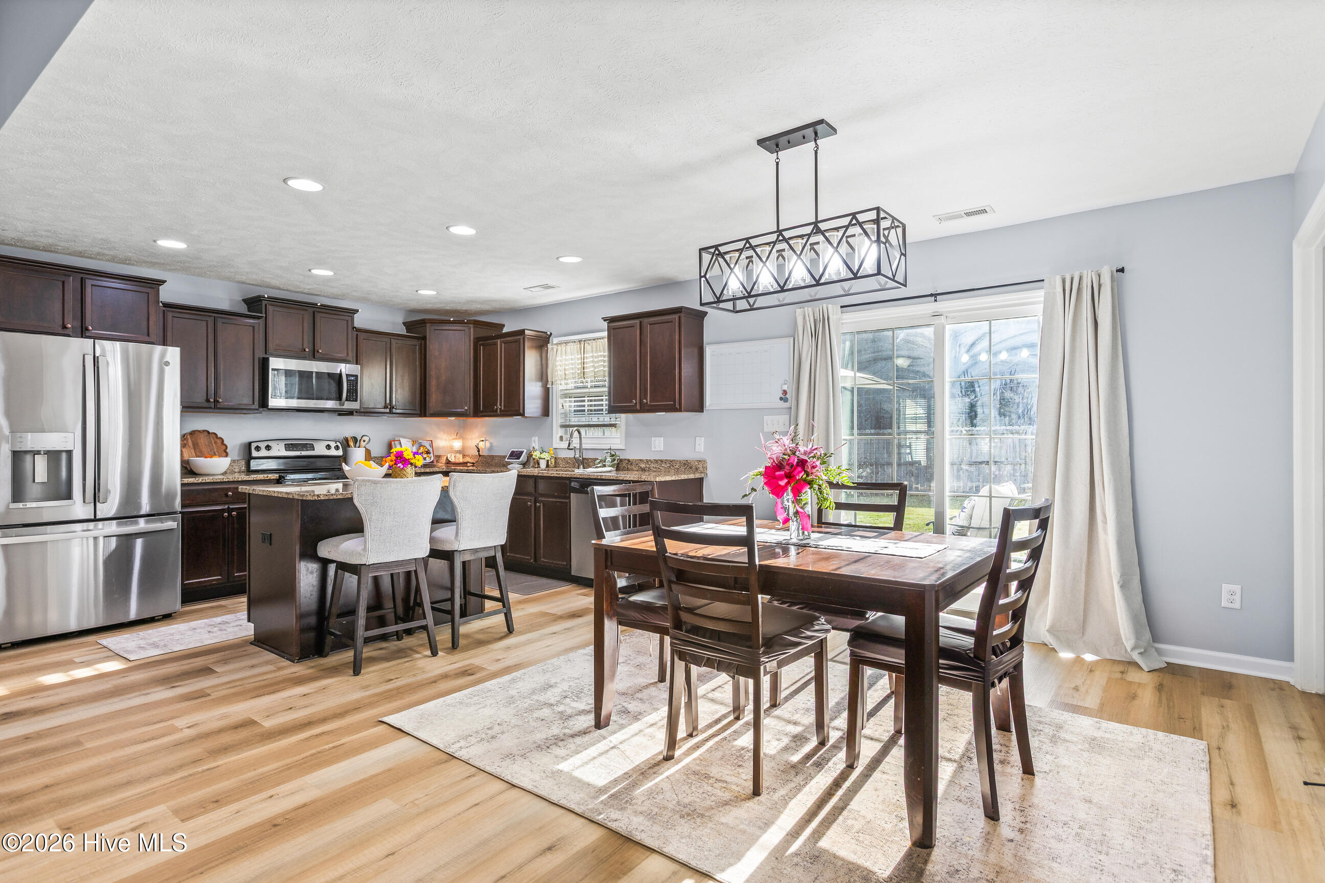 100563260 | Photo 11