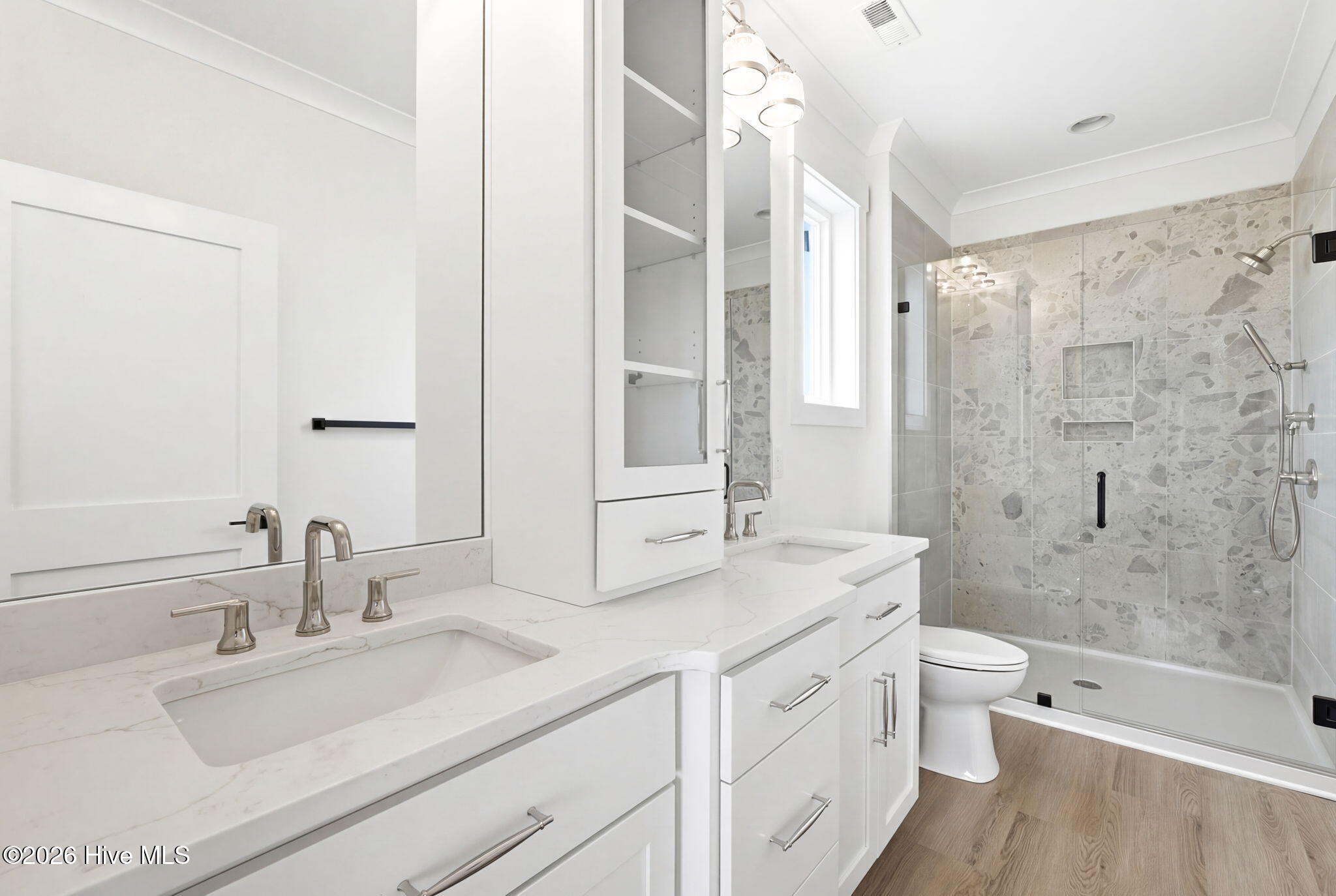 100564947 | Photo 45