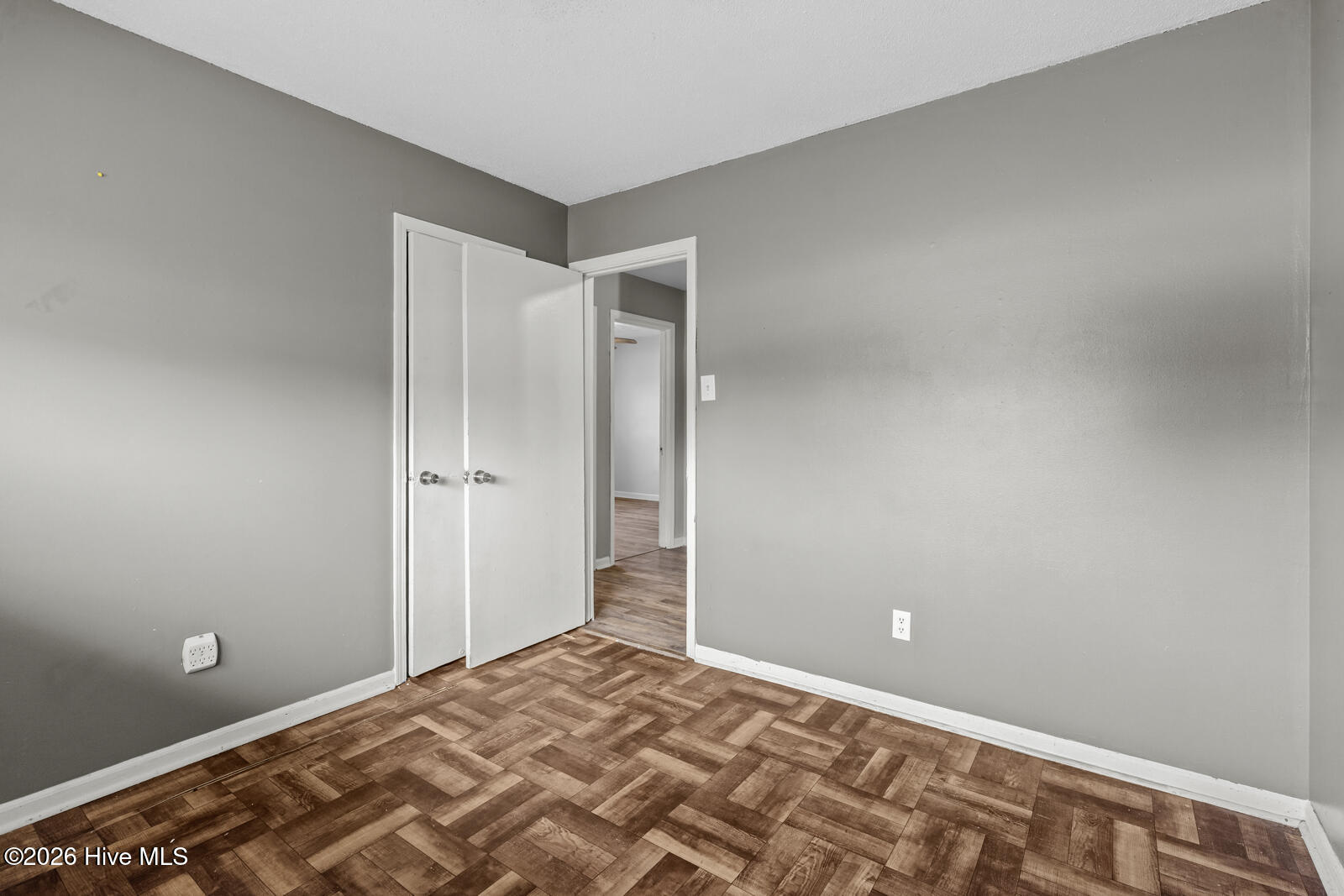 100560708 | Photo 25