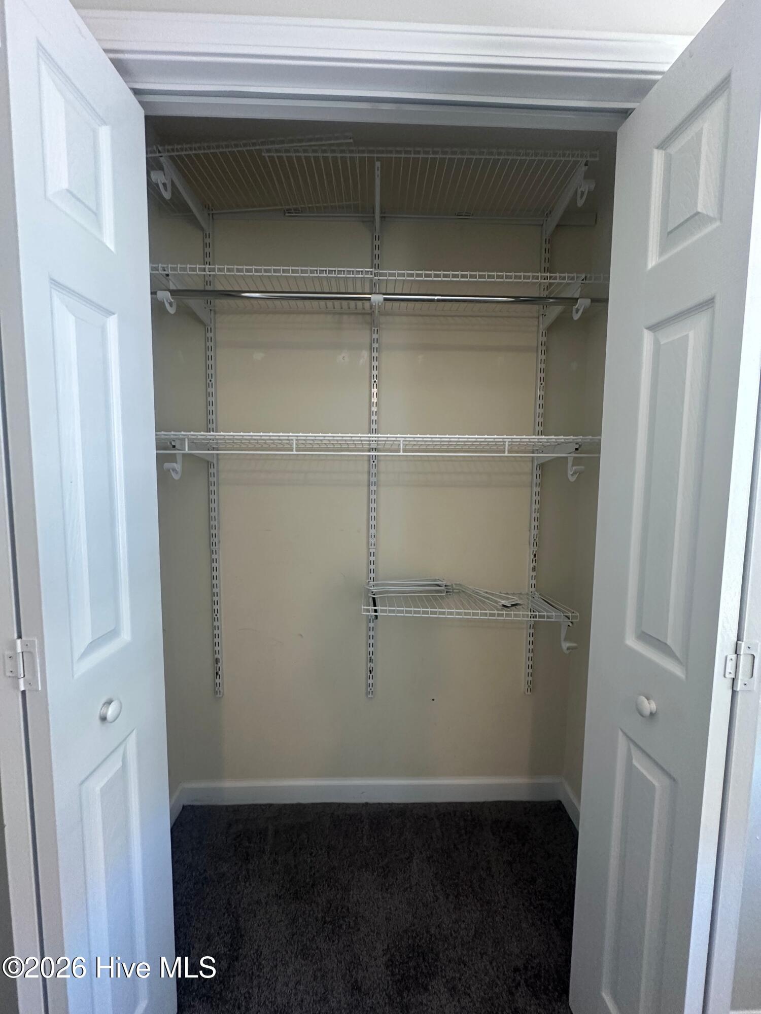 100564869 | Photo 19