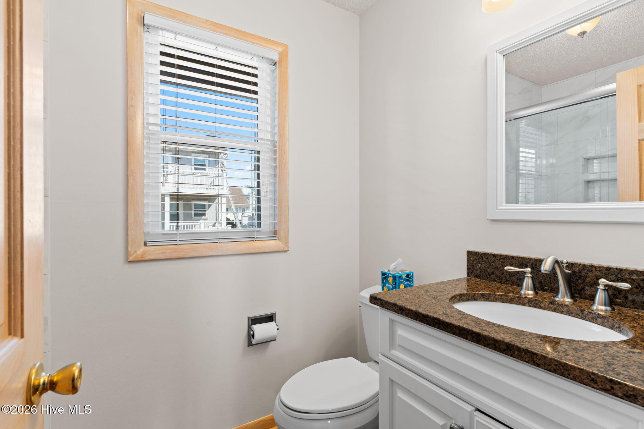 100560342 | Photo 22