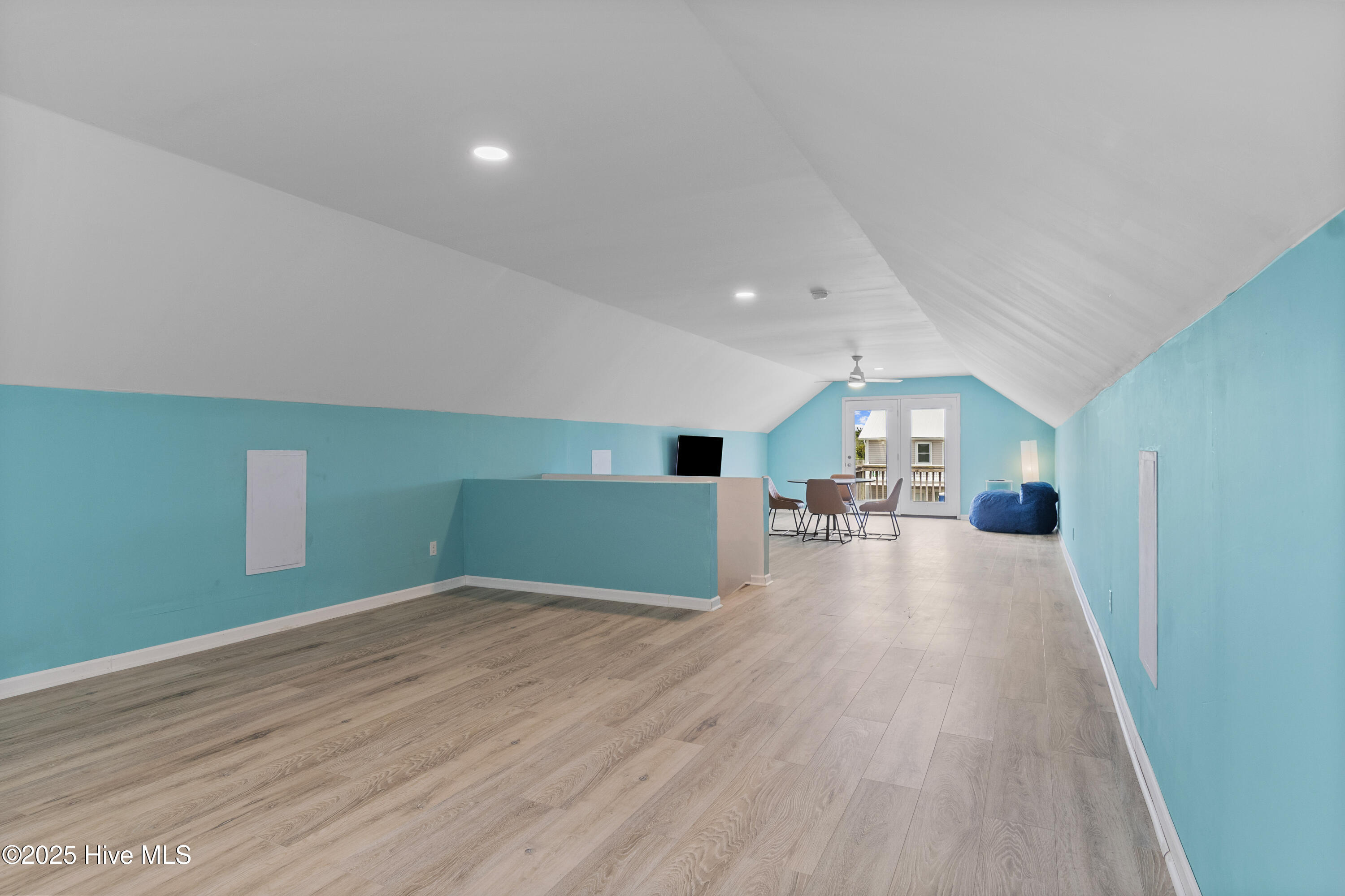 100520173 | Photo 41