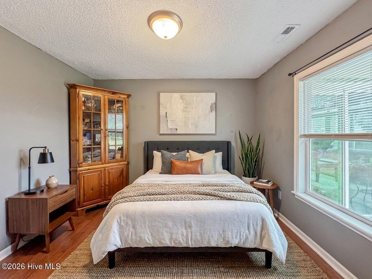 100564725 | Photo 28