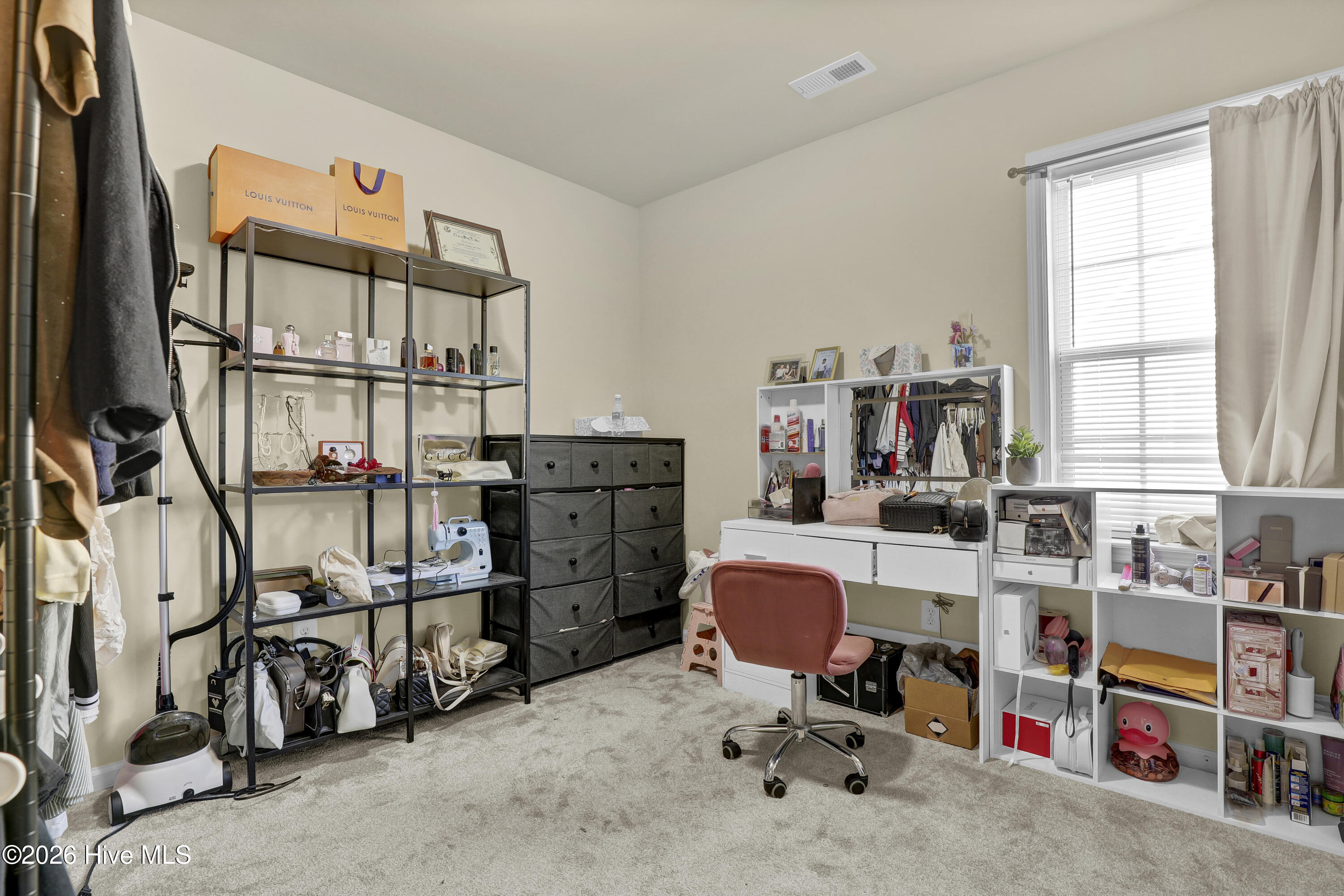 100563048 | Photo 10