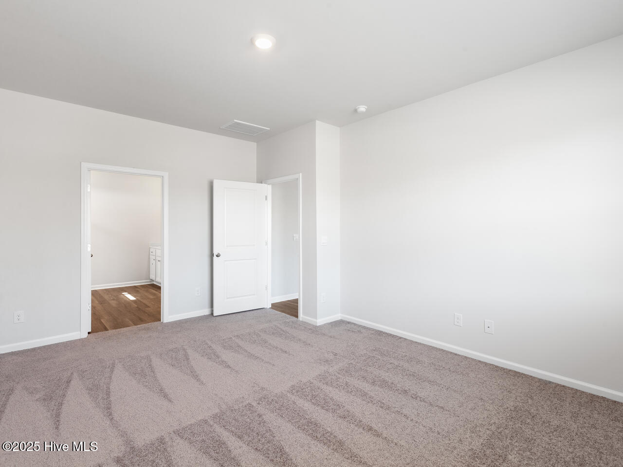 100554670 | Photo 14