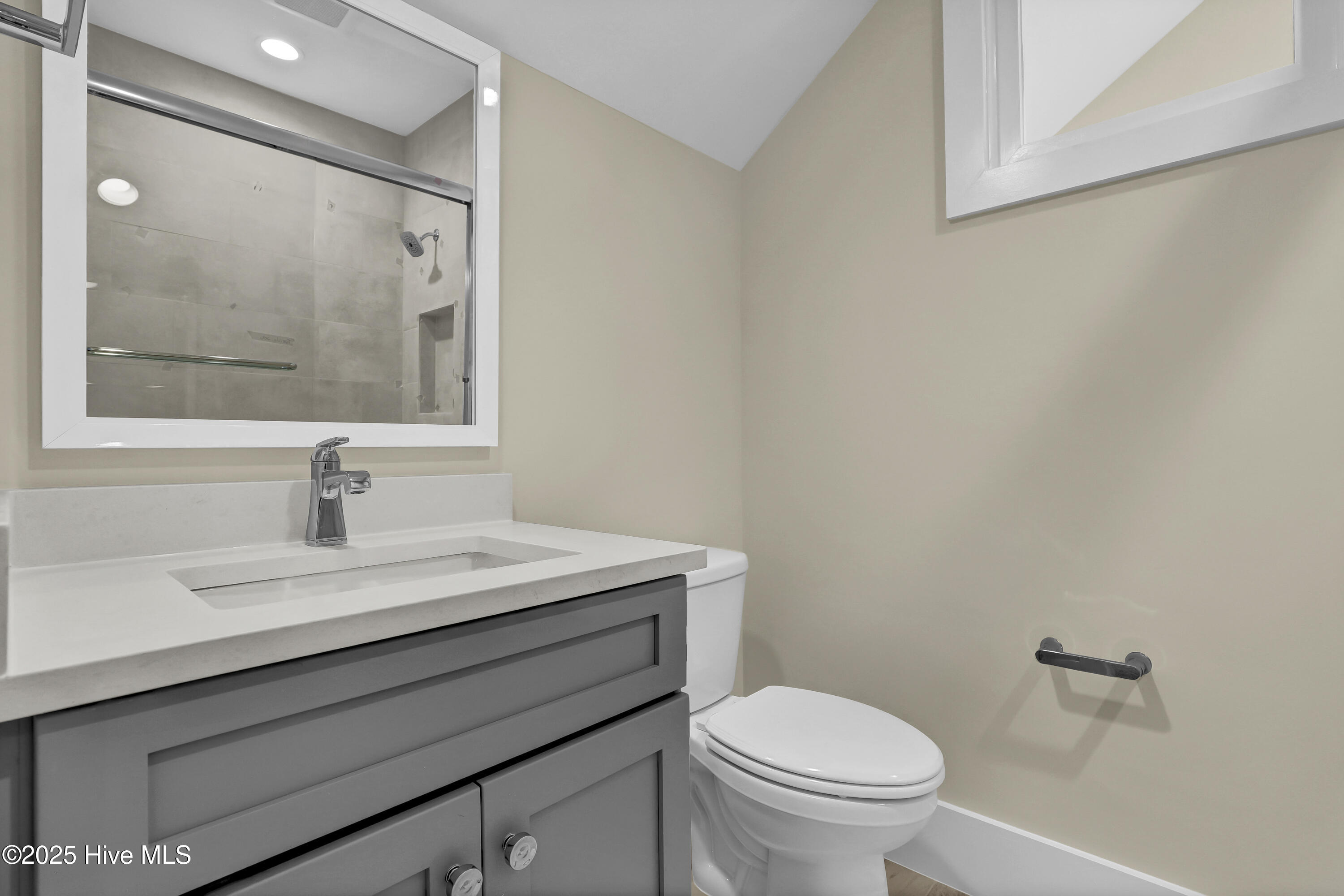 100490520 | Photo 25