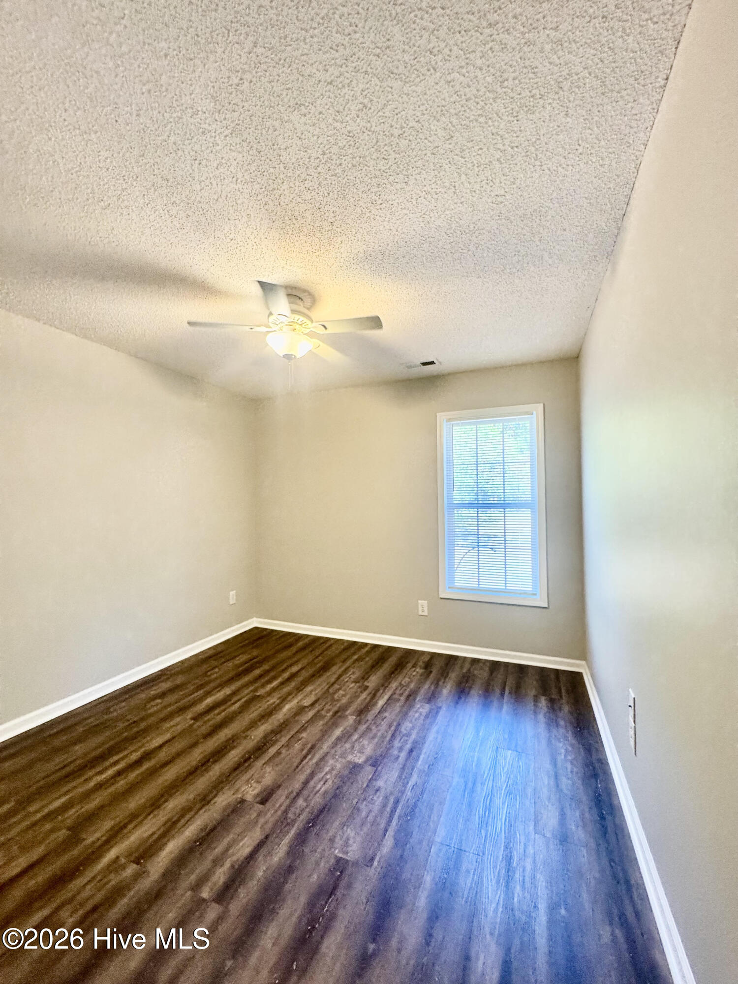 100568678 | Photo 14